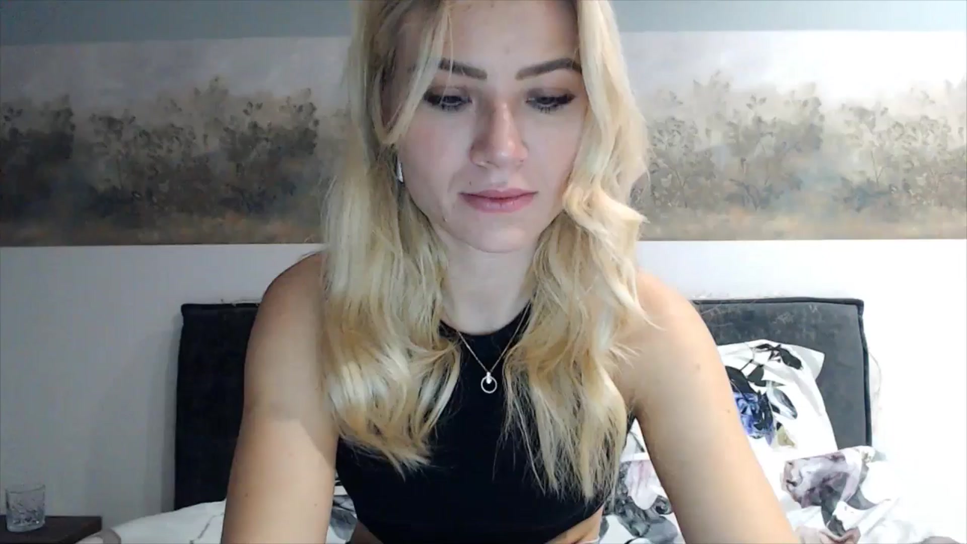 Gallery image thumbnail from fiancee's myfreecams stream on, 04/05/2025, 02:00 image 11 of 20