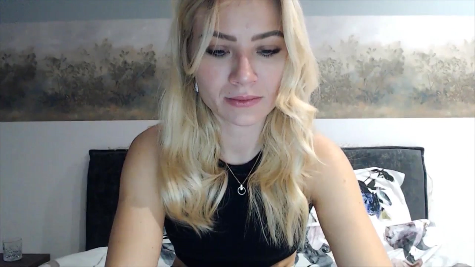 Gallery image thumbnail from fiancee's myfreecams stream on, 04/05/2025, 02:00 image 12 of 20