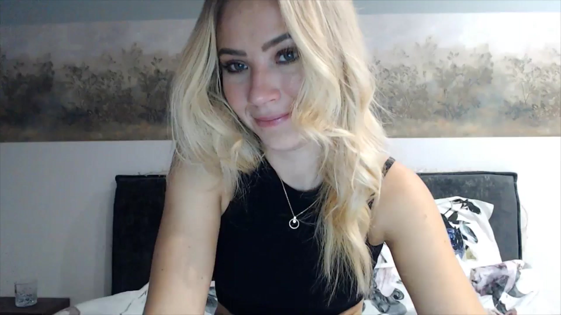 Gallery image thumbnail from fiancee's myfreecams stream on, 04/05/2025, 02:00 image 17 of 20