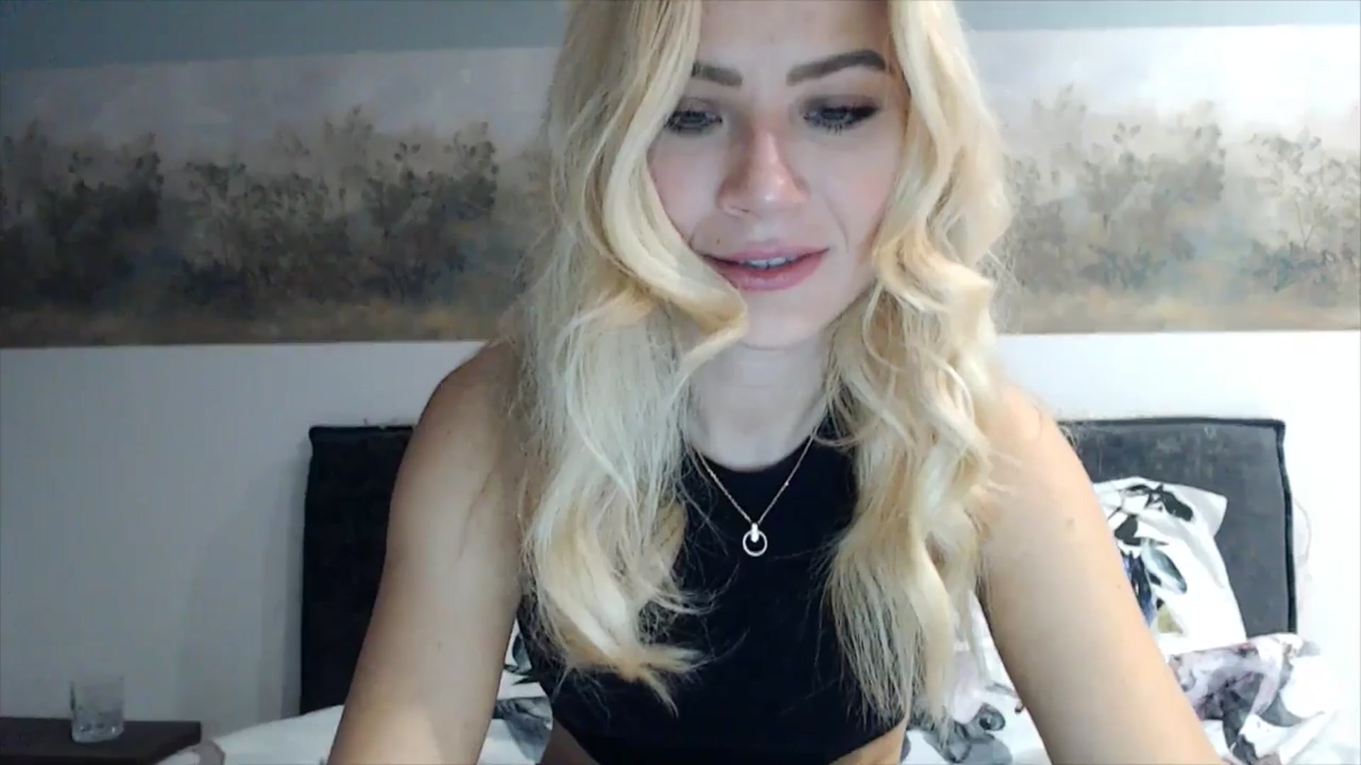 Gallery image thumbnail from fiancee's myfreecams stream on, 04/05/2025, 02:00 image 6 of 20