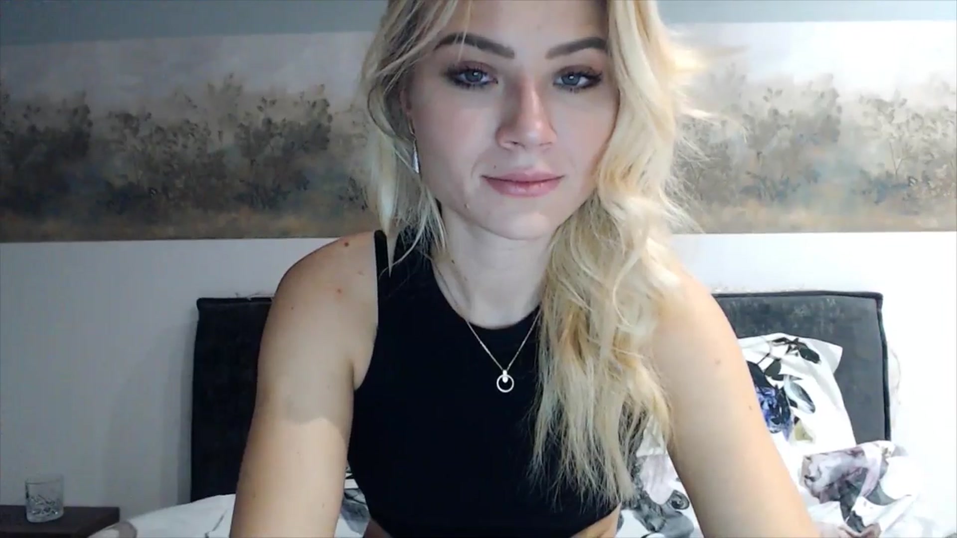 Gallery image thumbnail from fiancee's myfreecams stream on, 04/05/2025, 02:00 image 14 of 20