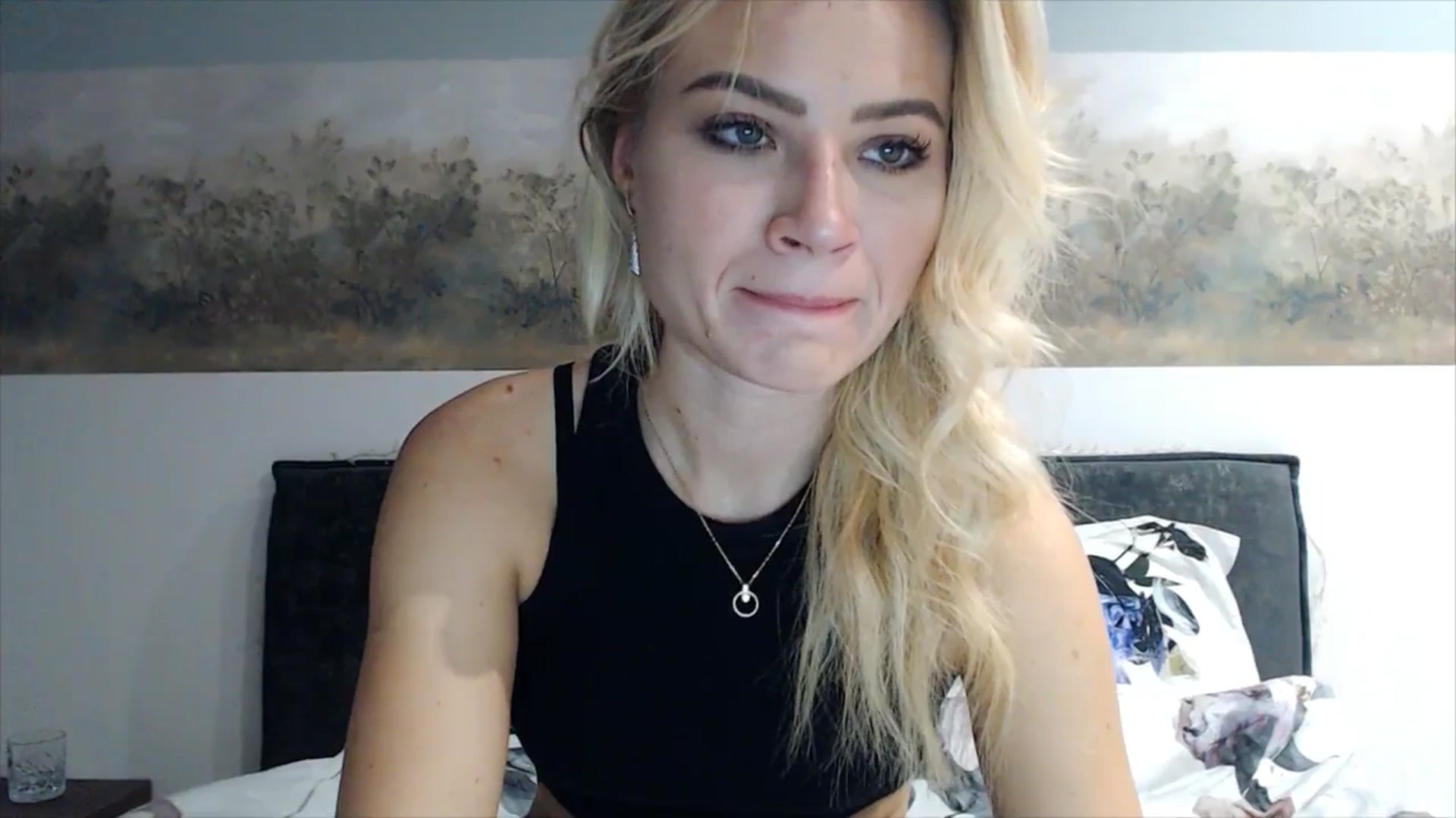 Gallery image thumbnail from fiancee's myfreecams stream on, 04/05/2025, 02:00 image 13 of 20