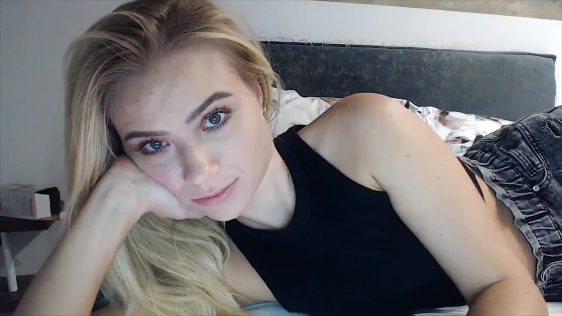 Gallery image thumbnail from fiancee's myfreecams stream on, 04/08/2025, 02:42 image 15 of 20