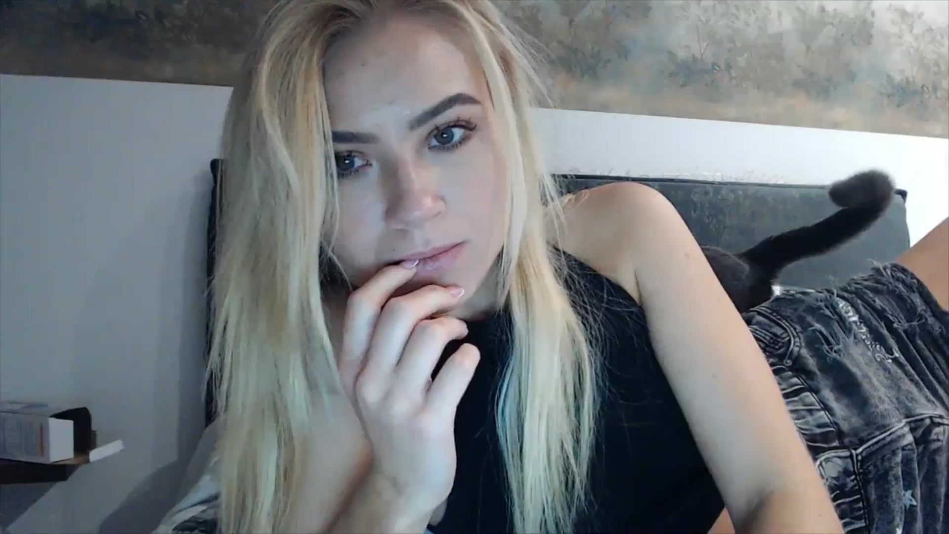 Gallery image thumbnail from fiancee's myfreecams stream on, 04/08/2025, 02:42 image 18 of 20