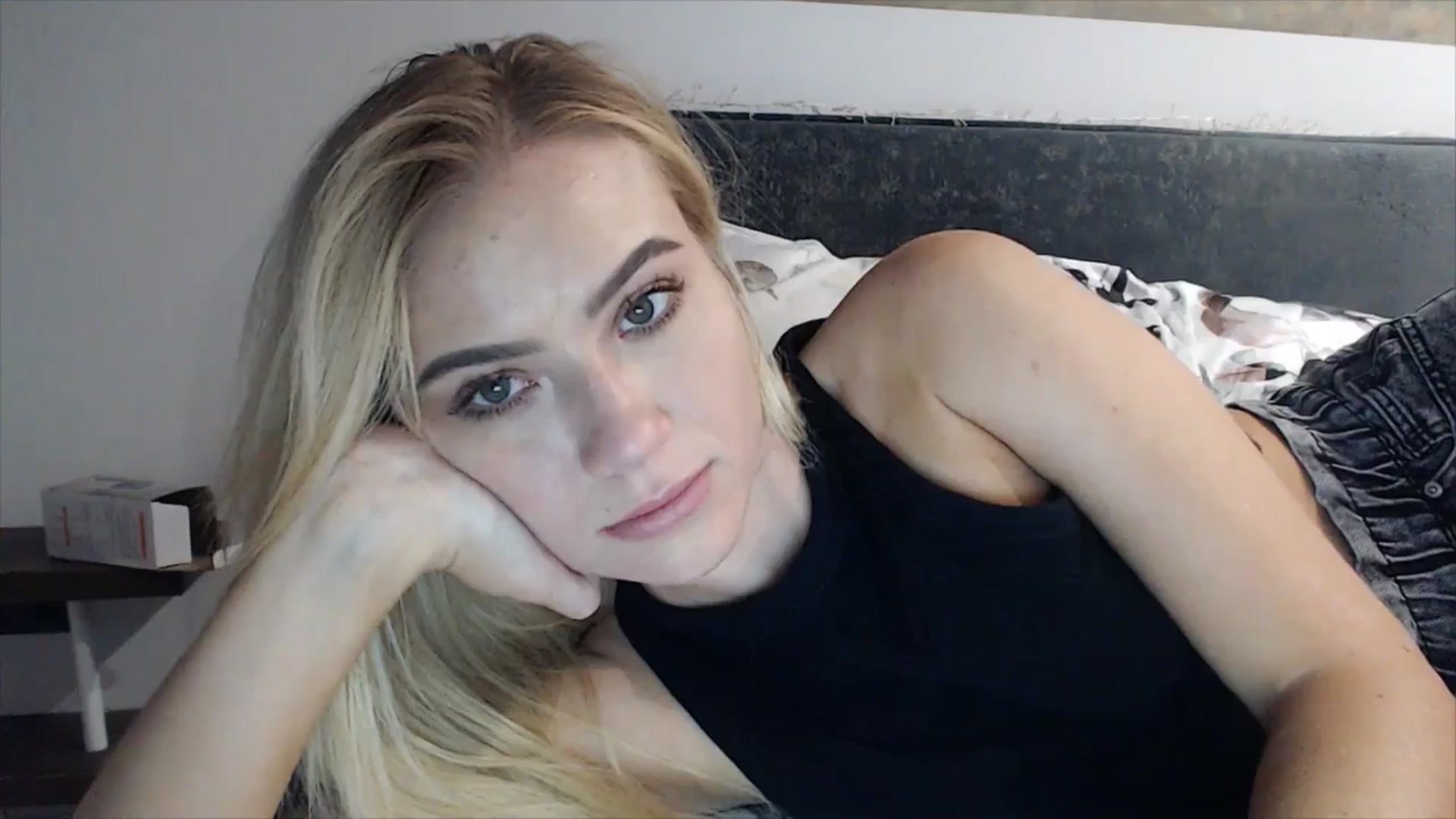 Gallery image thumbnail from fiancee's myfreecams stream on, 04/08/2025, 02:42 image 19 of 20