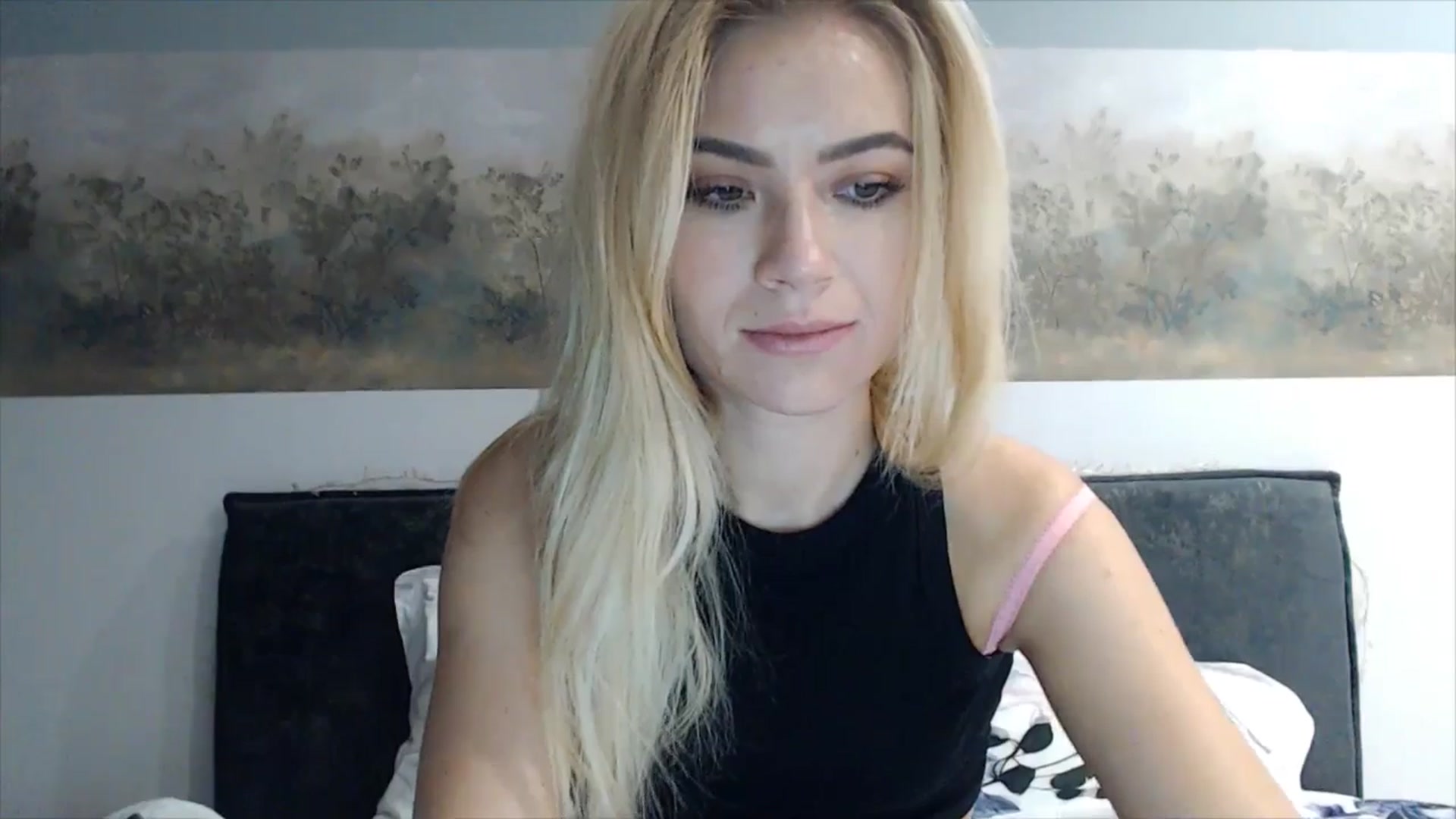Gallery image thumbnail from fiancee's myfreecams stream on, 04/08/2025, 02:42 image 10 of 20