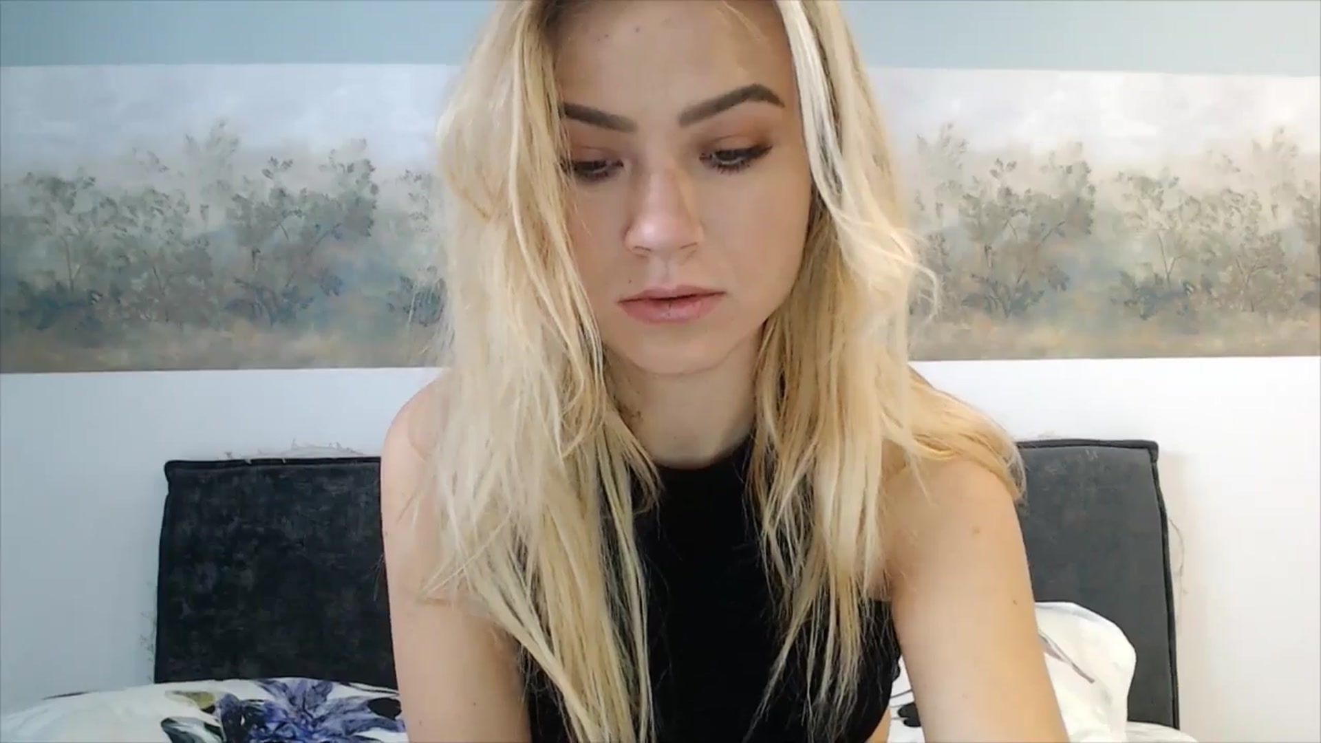 Gallery image thumbnail from fiancee's myfreecams stream on, 04/08/2025, 05:36 image 4 of 20