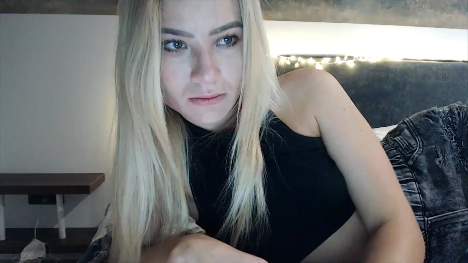 Gallery image thumbnail from fiancee's myfreecams stream on, 04/10/2025, 01:35 image 13 of 20