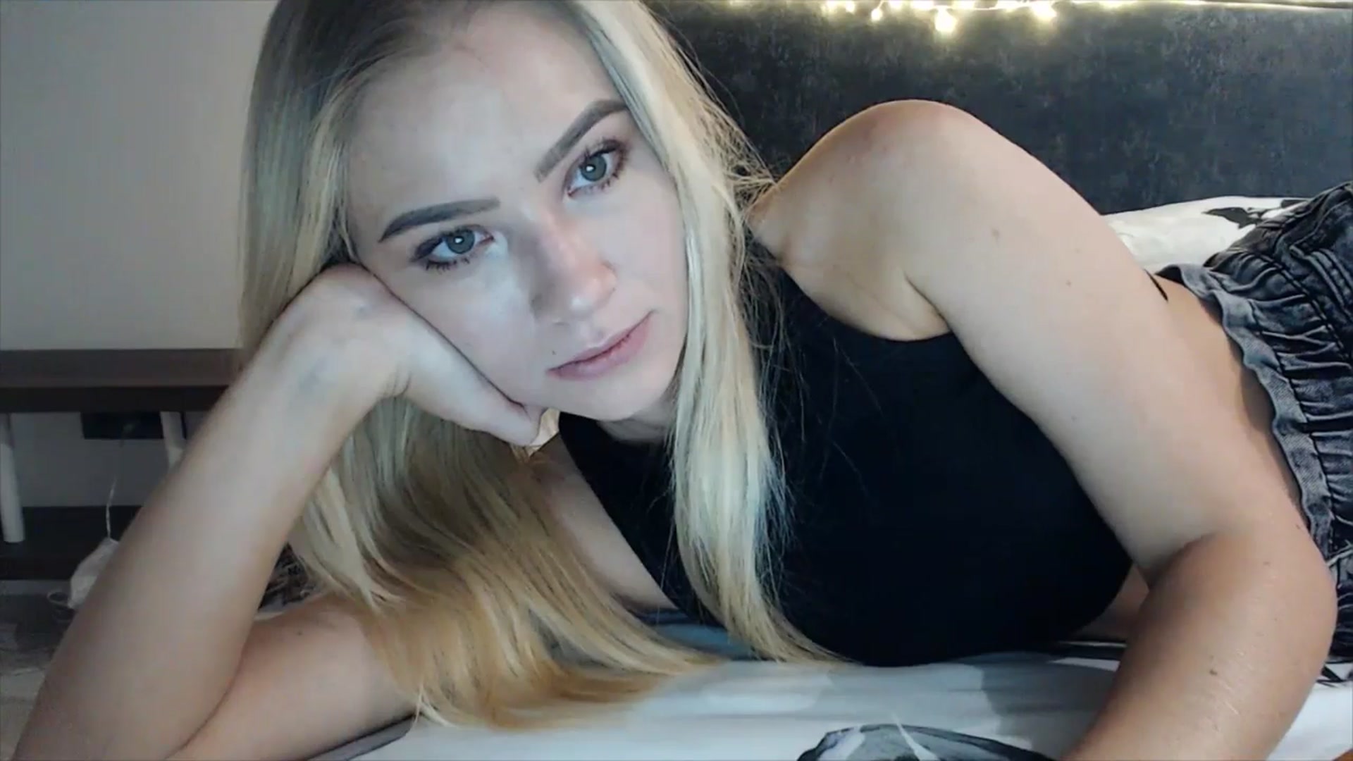 Gallery image thumbnail from fiancee's myfreecams stream on, 04/10/2025, 01:35 image 19 of 20