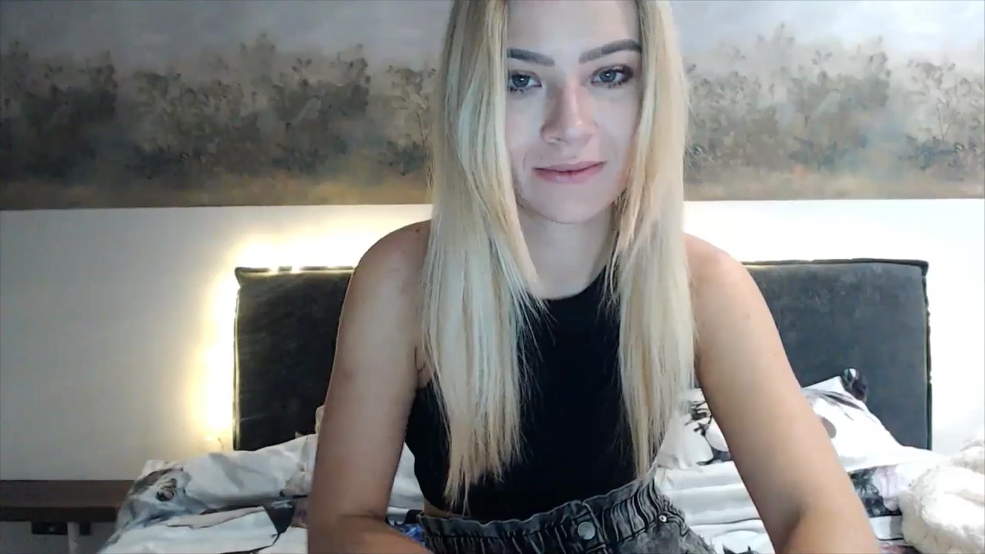 Gallery image thumbnail from fiancee's myfreecams stream on, 04/10/2025, 01:35 image 5 of 20