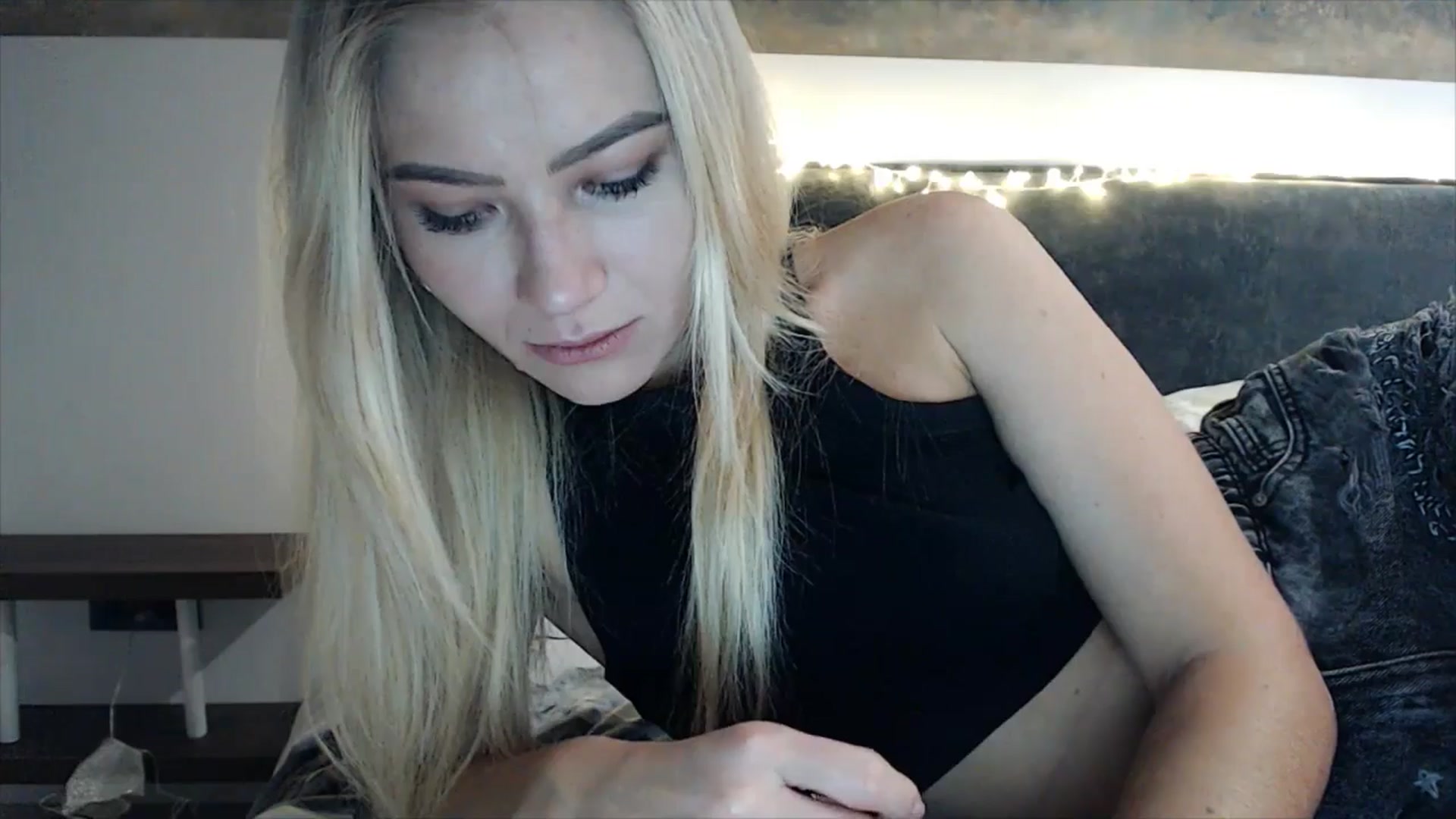 Gallery image thumbnail from fiancee's myfreecams stream on, 04/10/2025, 01:35 image 8 of 20