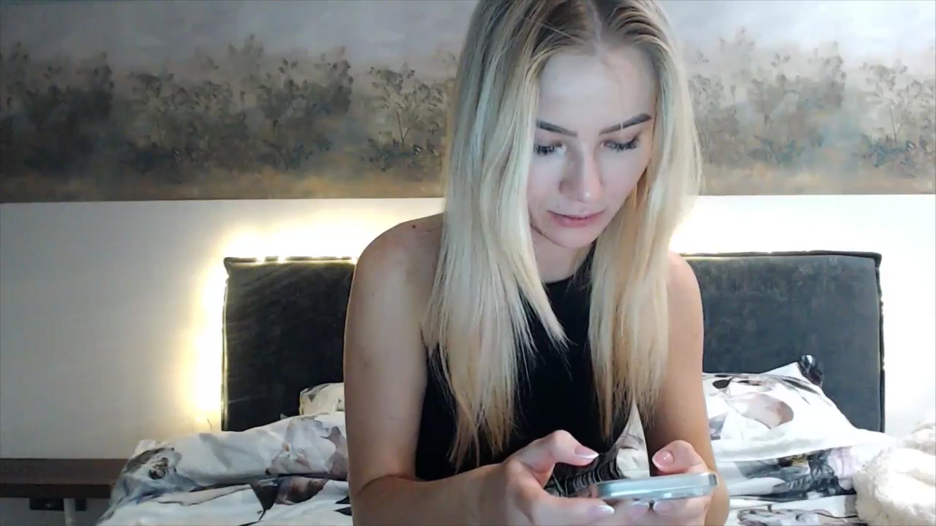 Gallery image thumbnail from fiancee's myfreecams stream on, 04/10/2025, 01:35 image 4 of 20