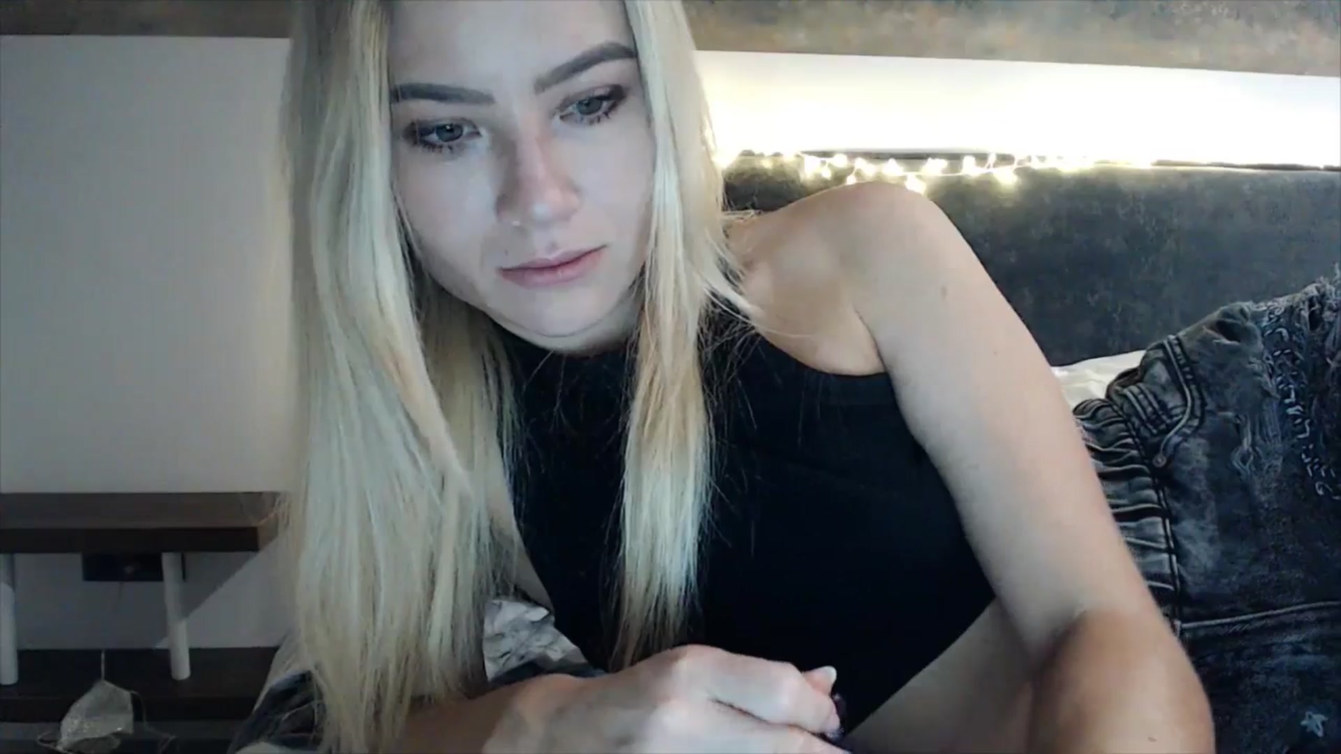 Gallery image thumbnail from fiancee's myfreecams stream on, 04/10/2025, 01:35 image 9 of 20