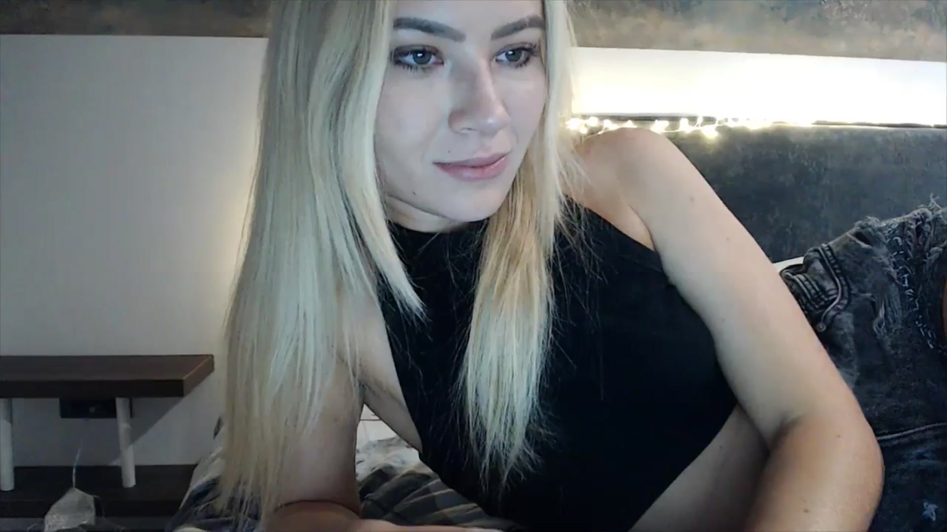 Gallery image thumbnail from fiancee's myfreecams stream on, 04/10/2025, 01:35 image 6 of 20