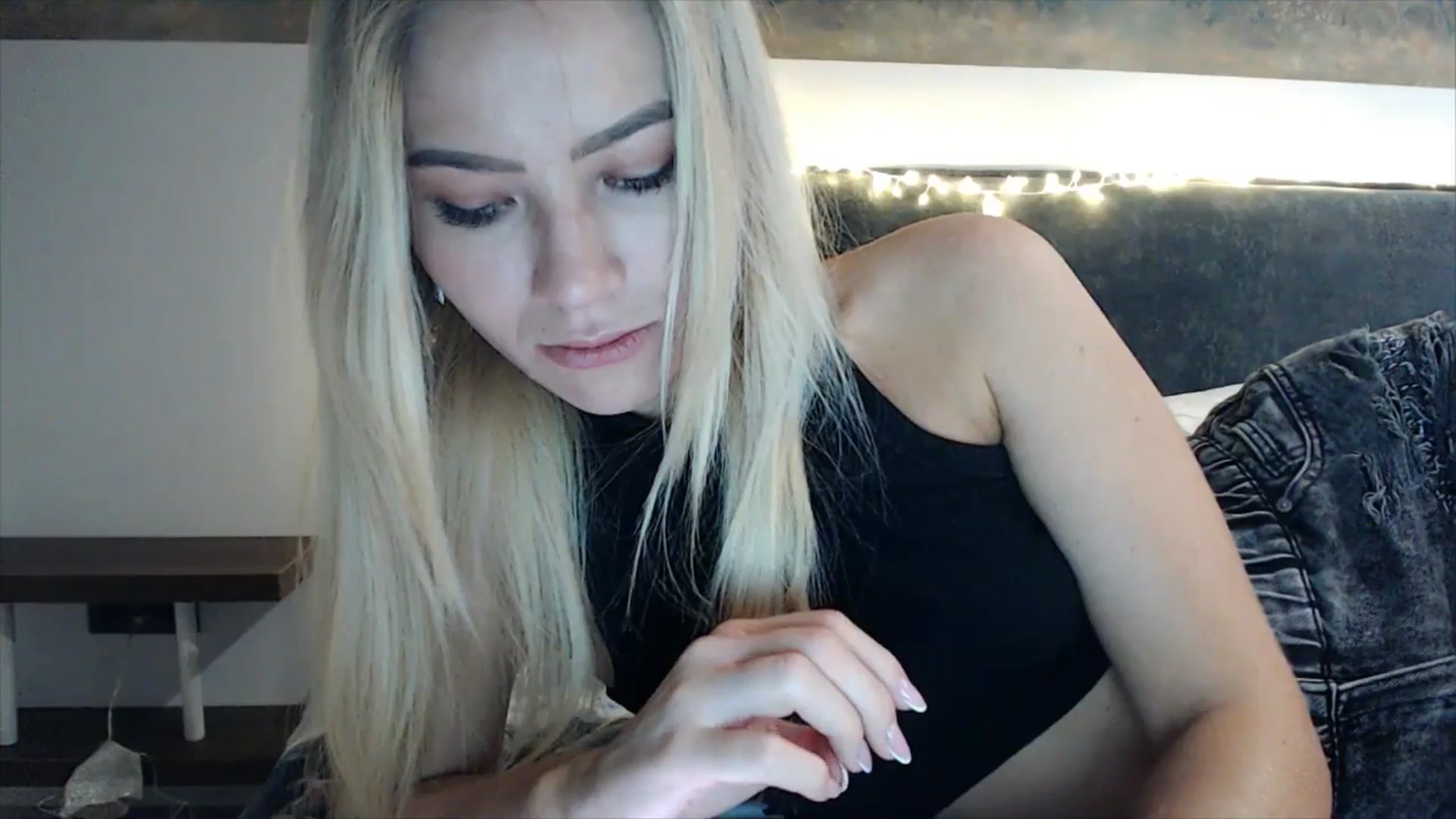 Gallery image thumbnail from fiancee's myfreecams stream on, 04/10/2025, 01:35 image 16 of 20