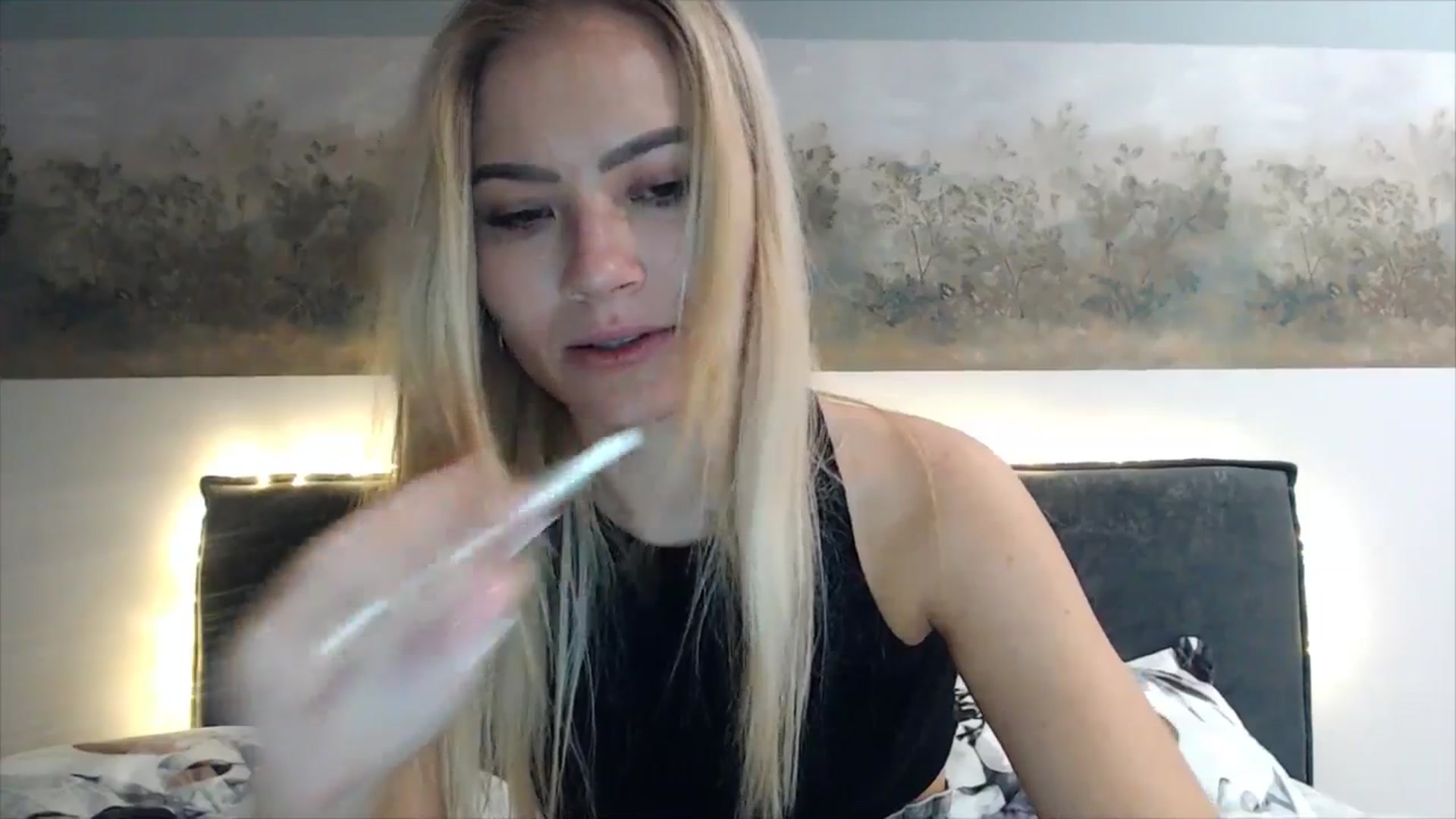 Gallery image thumbnail from fiancee's myfreecams stream on, 04/10/2025, 02:35 image 12 of 20