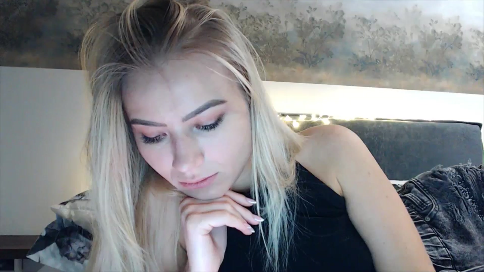 Gallery image thumbnail from fiancee's myfreecams stream on, 04/10/2025, 02:35 image 20 of 20