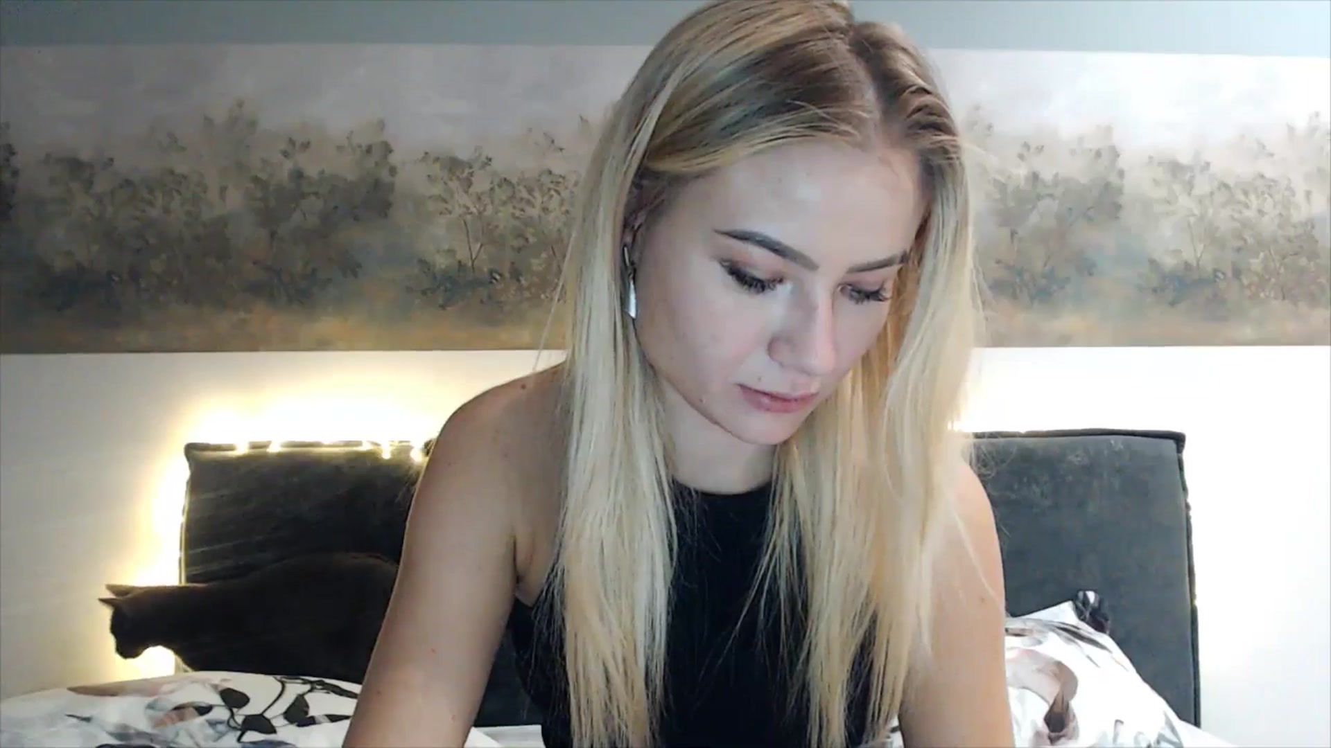 Gallery image thumbnail from fiancee's myfreecams stream on, 04/10/2025, 02:35 image 13 of 20
