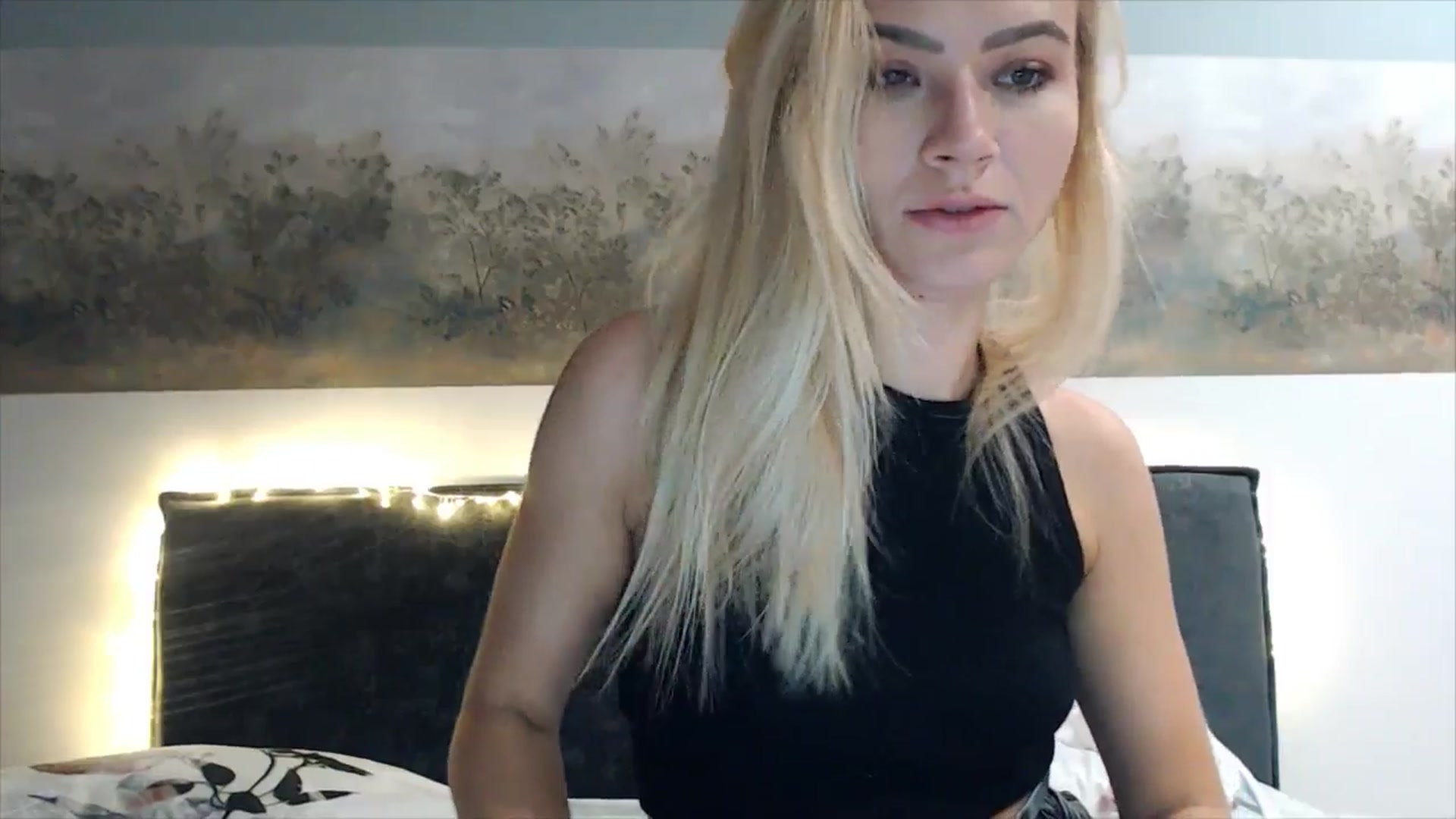 Gallery image thumbnail from fiancee's myfreecams stream on, 04/10/2025, 02:35 image 15 of 20