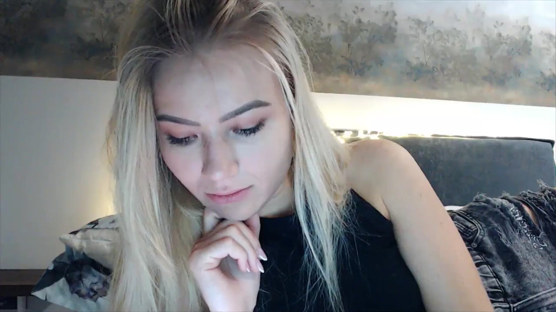 Gallery image thumbnail from fiancee's myfreecams stream on, 04/10/2025, 02:35 image 17 of 20