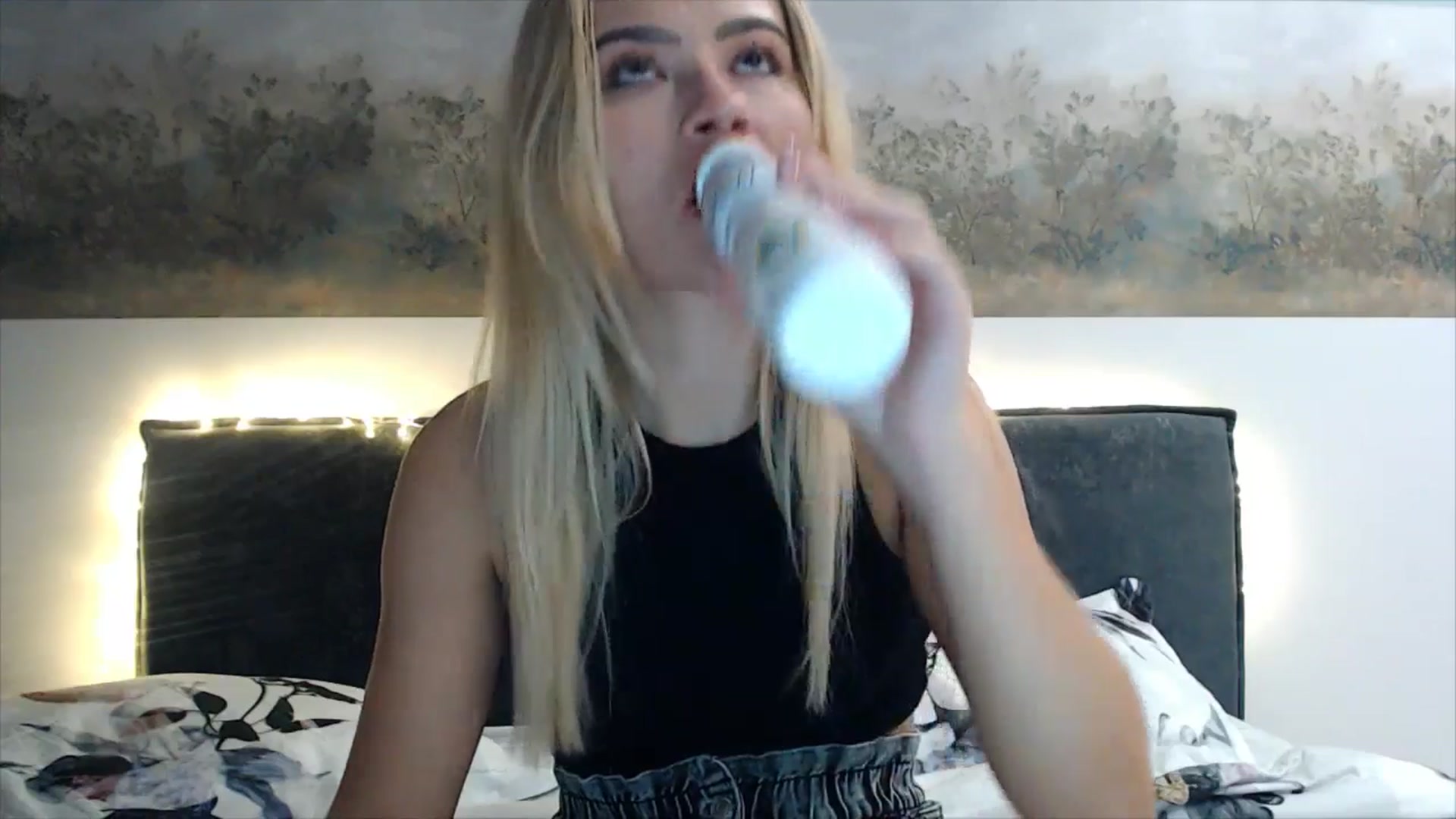 Gallery image thumbnail from fiancee's myfreecams stream on, 04/10/2025, 02:35 image 6 of 20