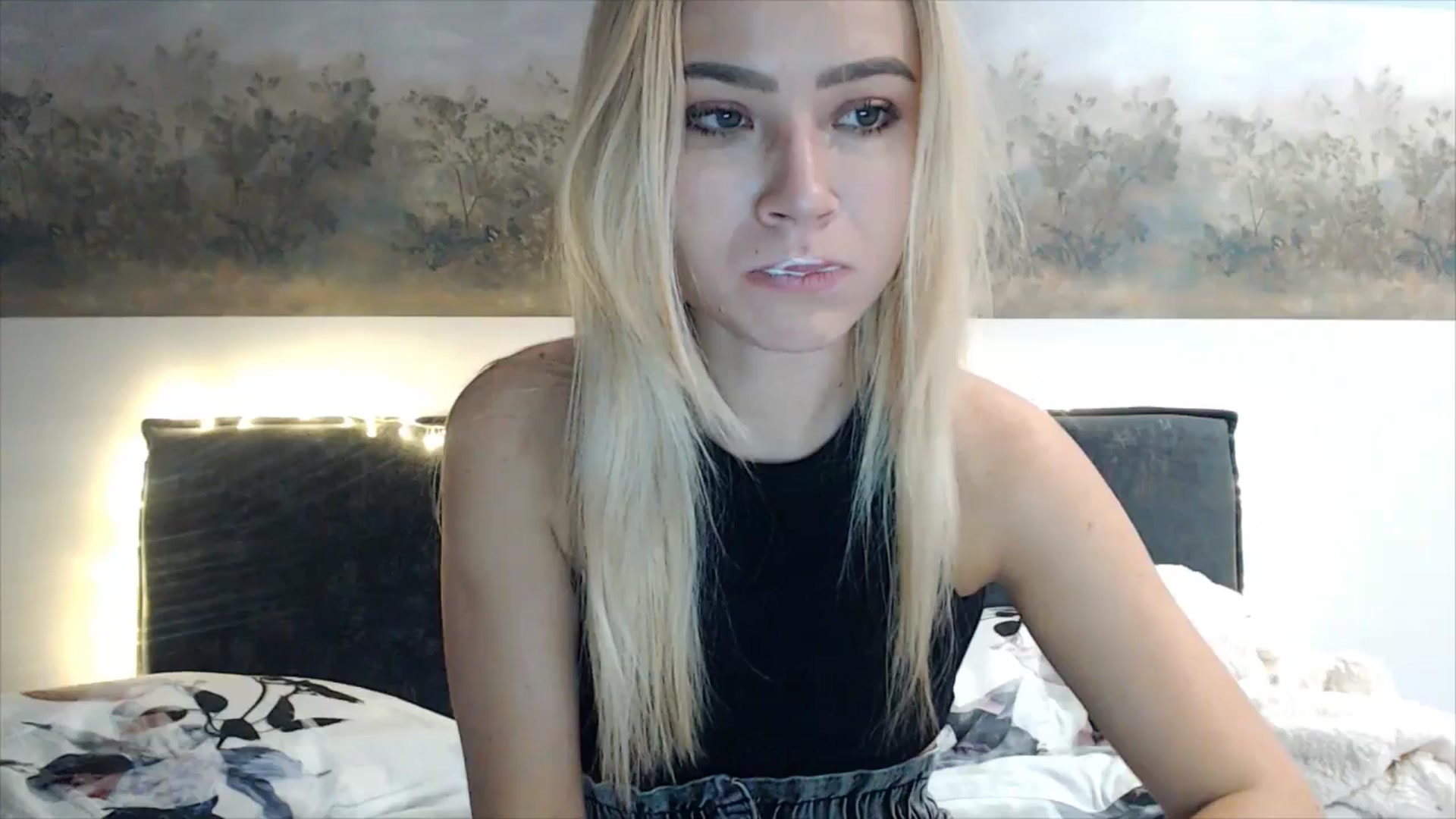 Gallery image thumbnail from fiancee's myfreecams stream on, 04/10/2025, 02:35 image 1 of 20