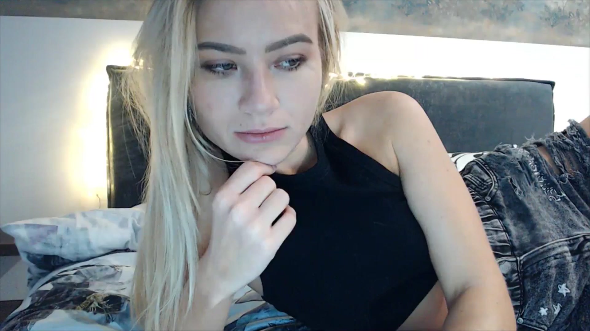 Gallery image thumbnail from fiancee's myfreecams stream on, 04/10/2025, 03:11 image 4 of 20