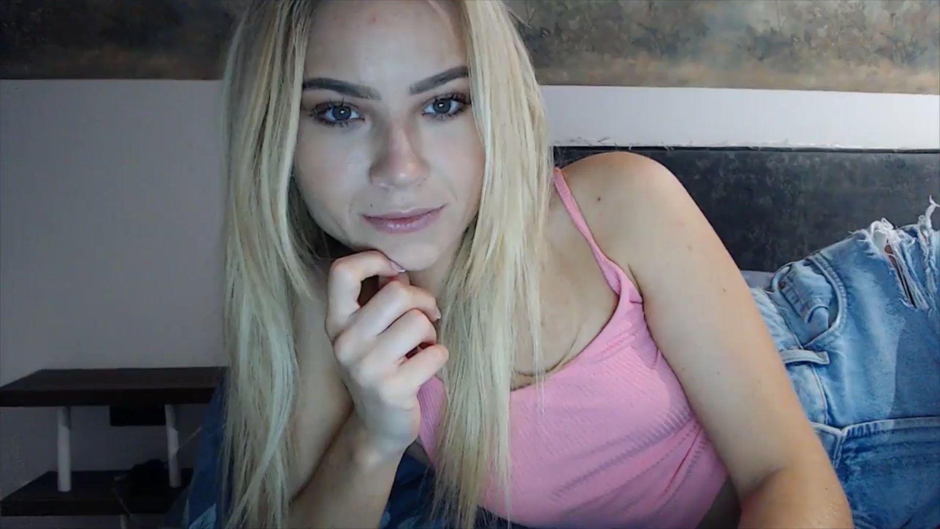 Gallery image thumbnail from fiancee's myfreecams stream on, 04/16/2025, 02:47 image 8 of 20