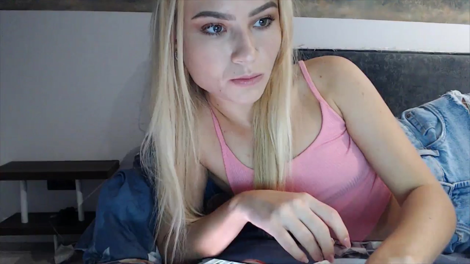Gallery image thumbnail from fiancee's myfreecams stream on, 04/16/2025, 02:47 image 17 of 20
