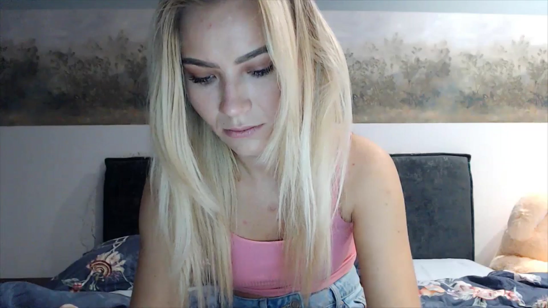 Gallery image thumbnail from fiancee's myfreecams stream on, 04/16/2025, 02:47 image 5 of 20