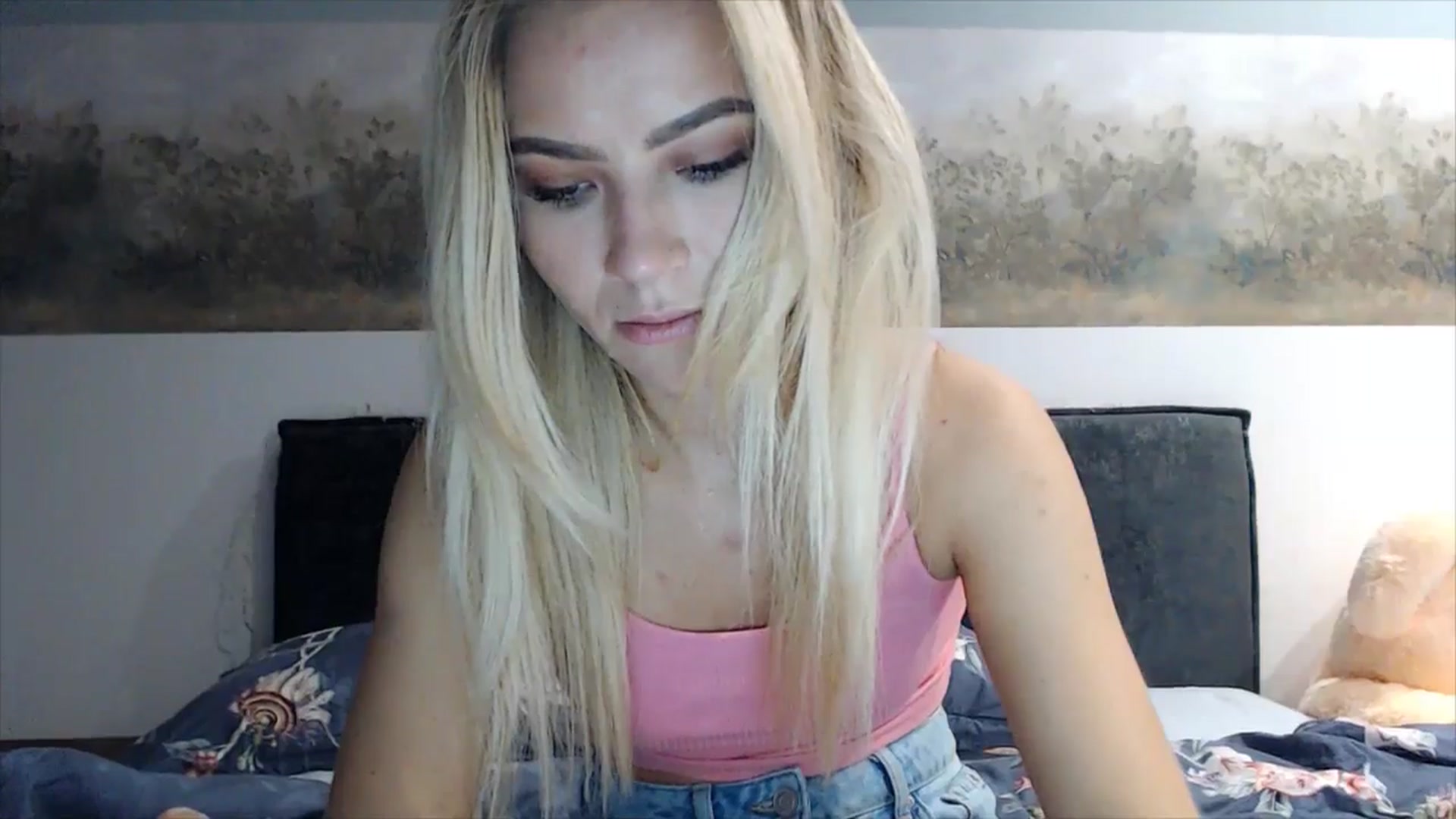 Gallery image thumbnail from fiancee's myfreecams stream on, 04/16/2025, 02:47 image 6 of 20