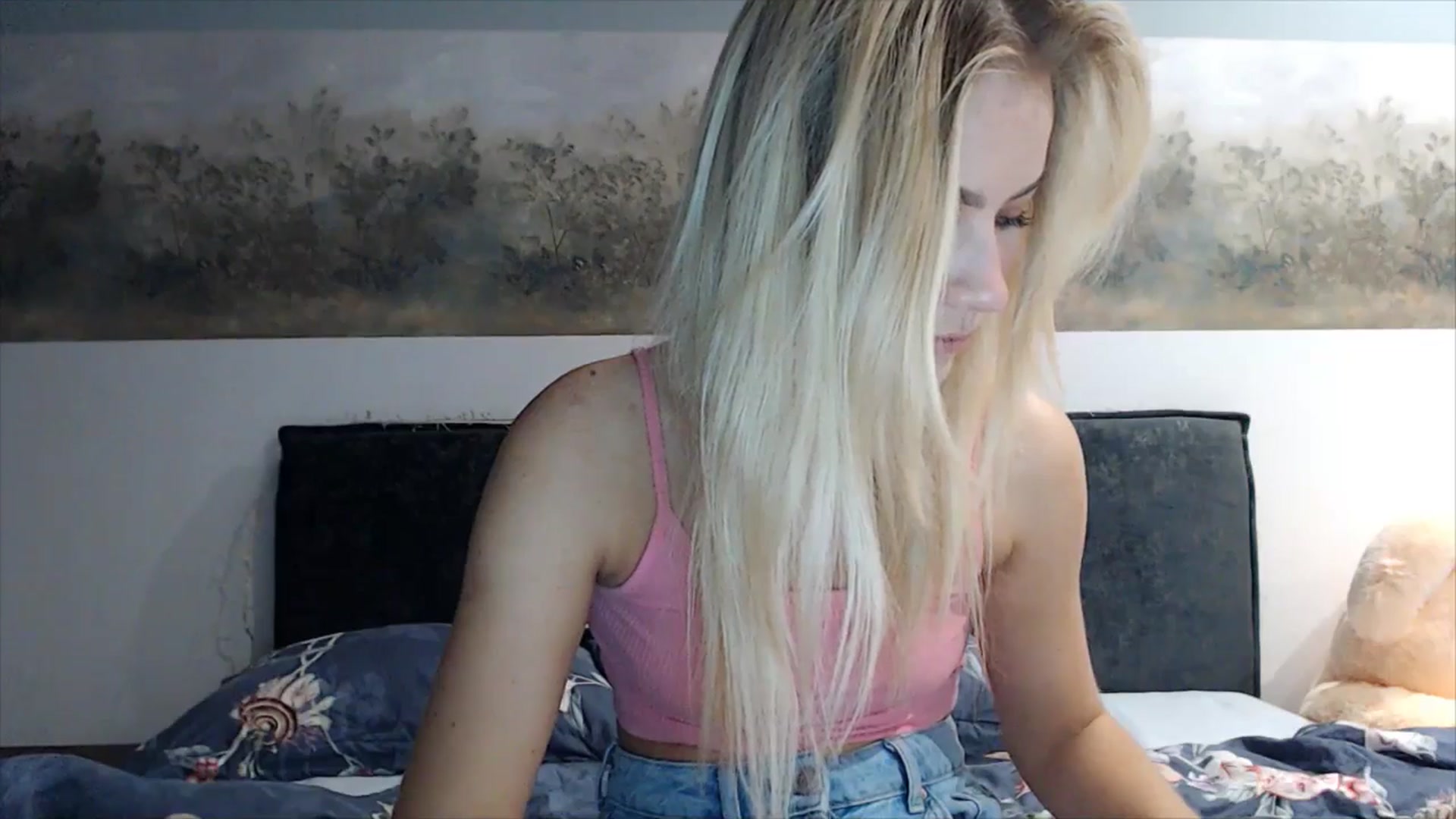 Gallery image thumbnail from fiancee's myfreecams stream on, 04/16/2025, 02:47 image 4 of 20