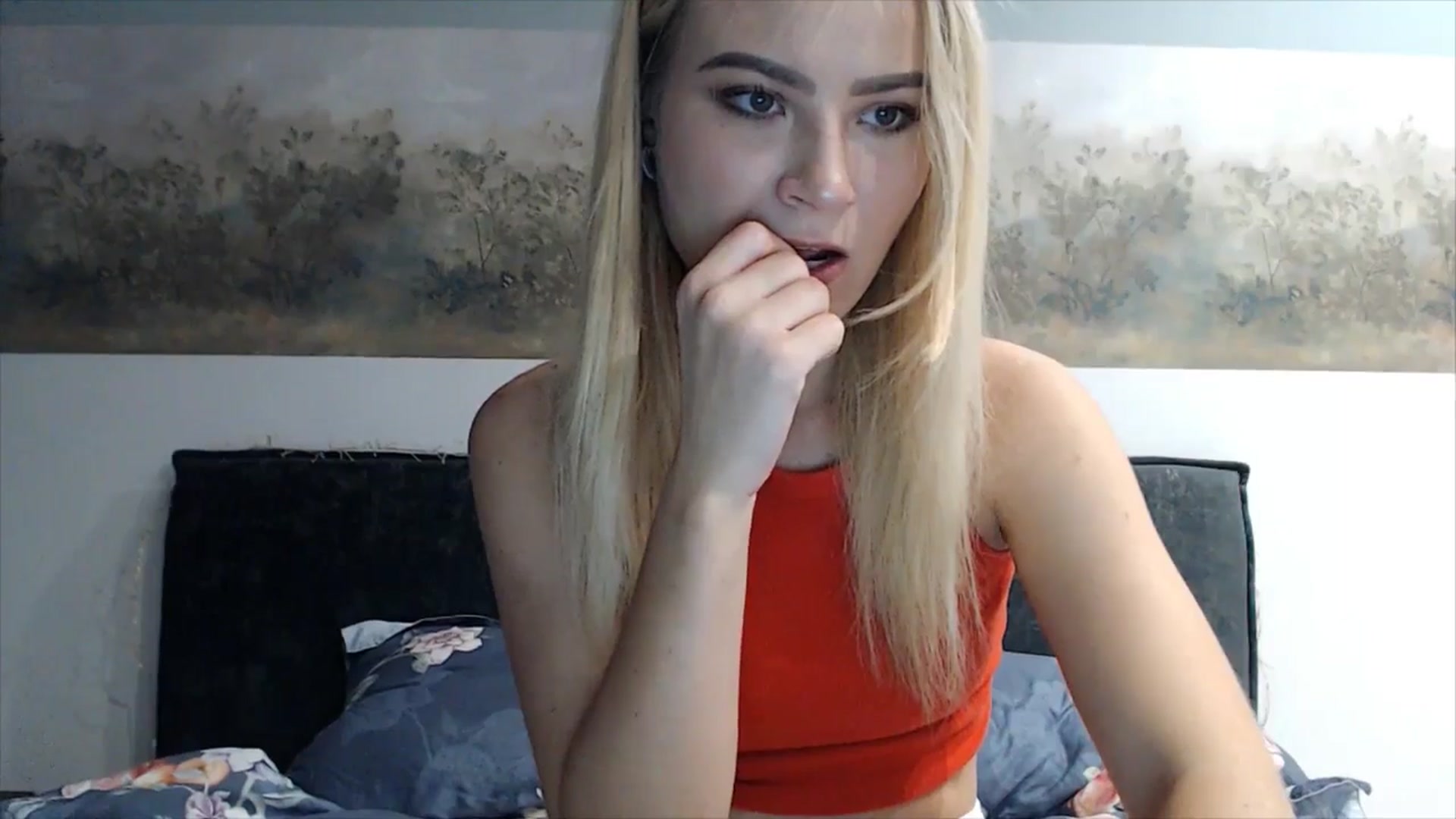 Gallery image thumbnail from fiancee's myfreecams stream on, 04/21/2025, 01:40 image 20 of 20