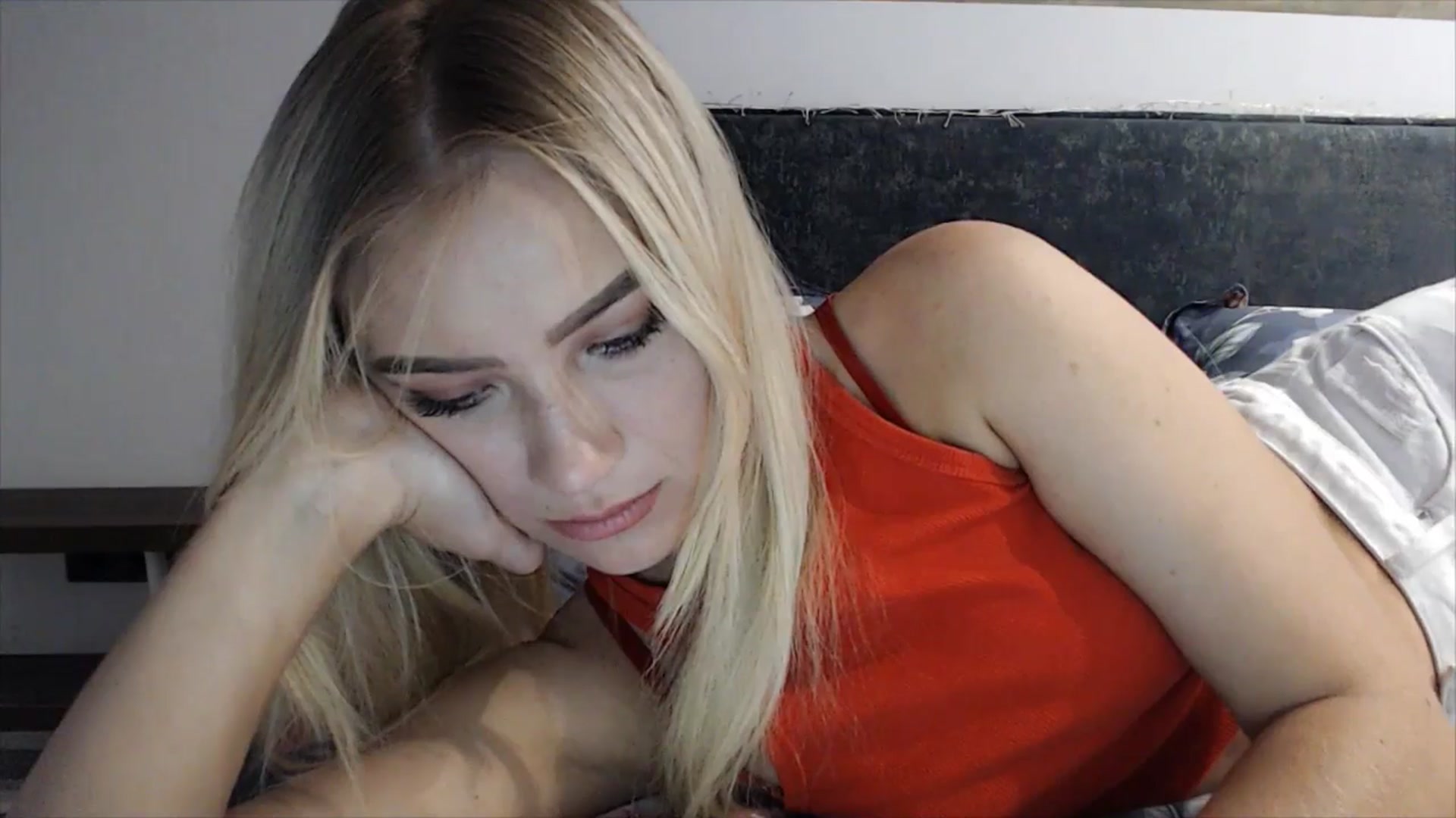 Gallery image thumbnail from fiancee's myfreecams stream on, 04/21/2025, 02:43 image 11 of 20