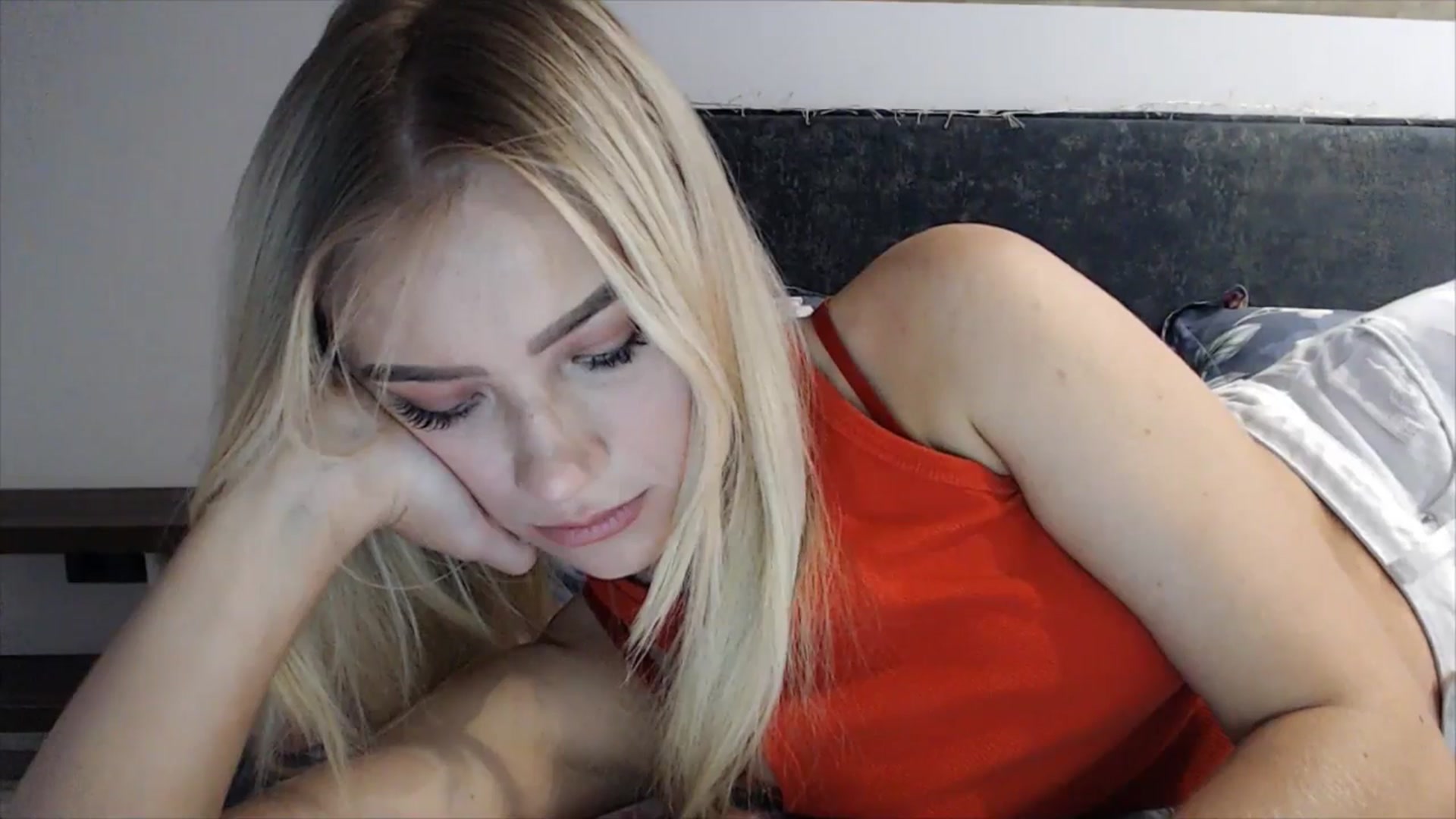 Gallery image thumbnail from fiancee's myfreecams stream on, 04/21/2025, 02:43 image 12 of 20