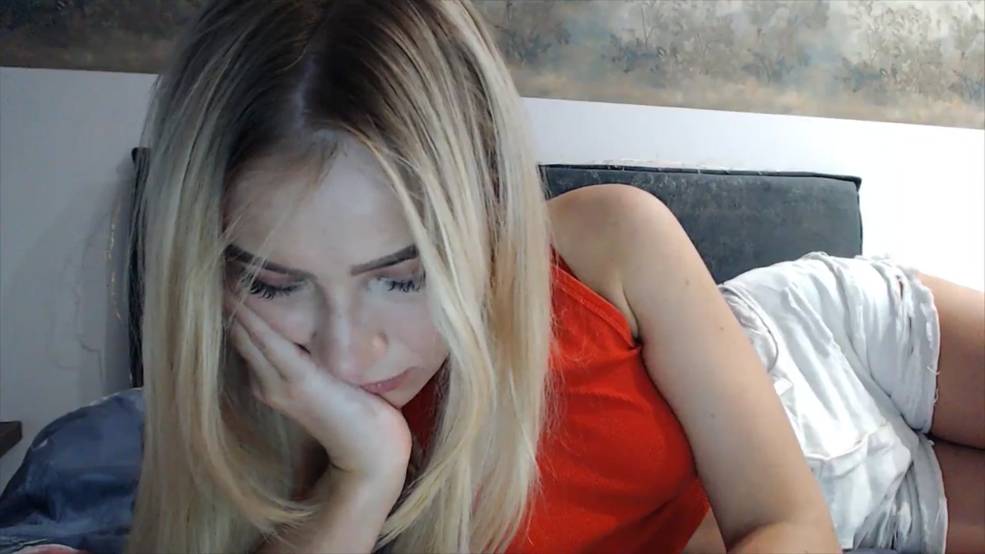 Gallery image thumbnail from fiancee's myfreecams stream on, 04/21/2025, 02:43 image 10 of 20
