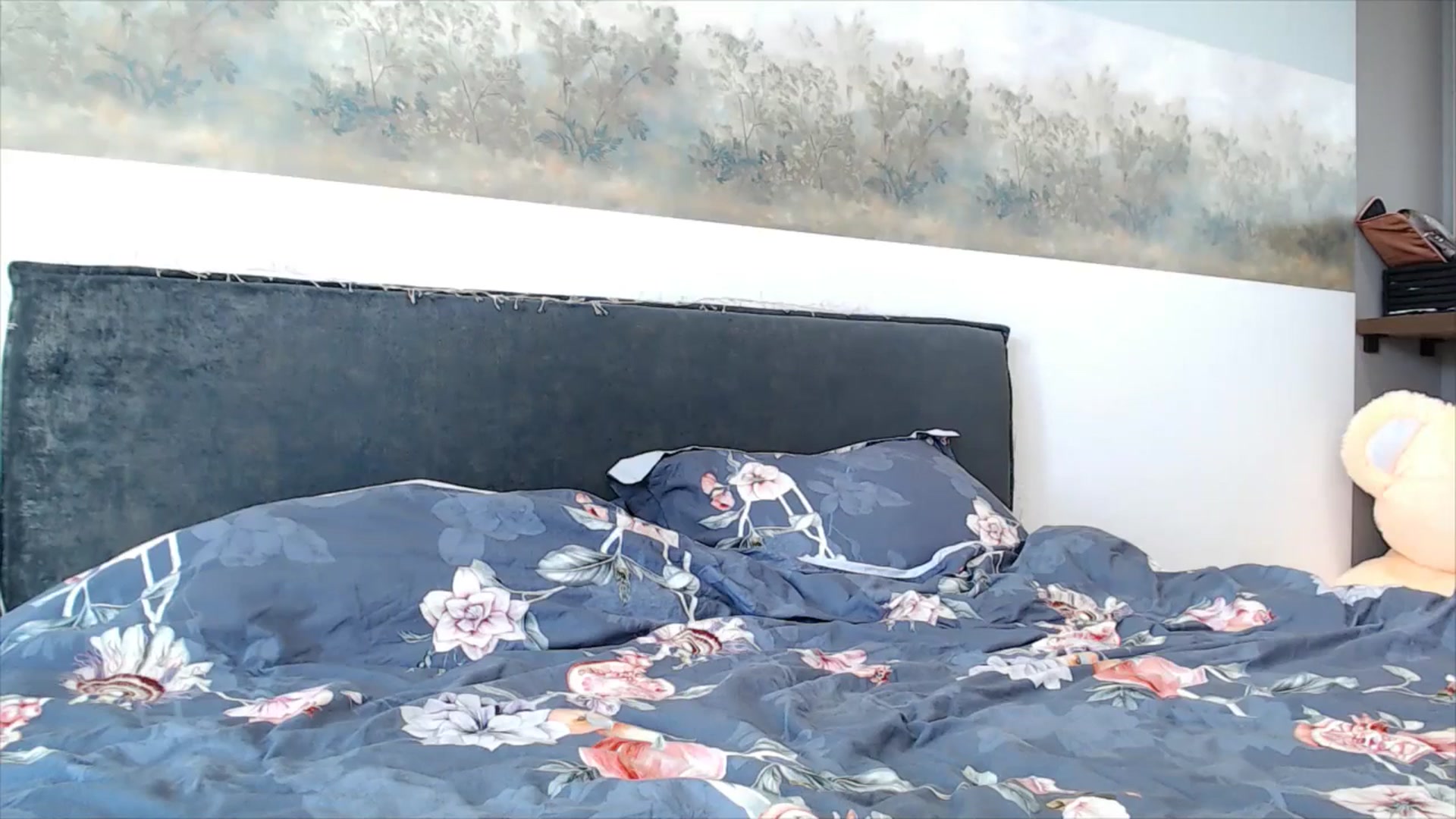 Gallery image thumbnail from fiancee's myfreecams stream on, 04/23/2025, 04:10 image 16 of 20