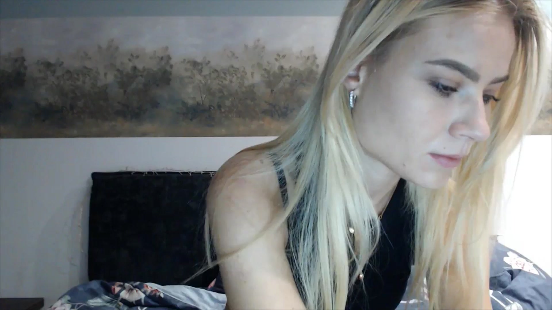 Gallery image thumbnail from fiancee's myfreecams stream on, 04/24/2025, 01:38 image 6 of 20