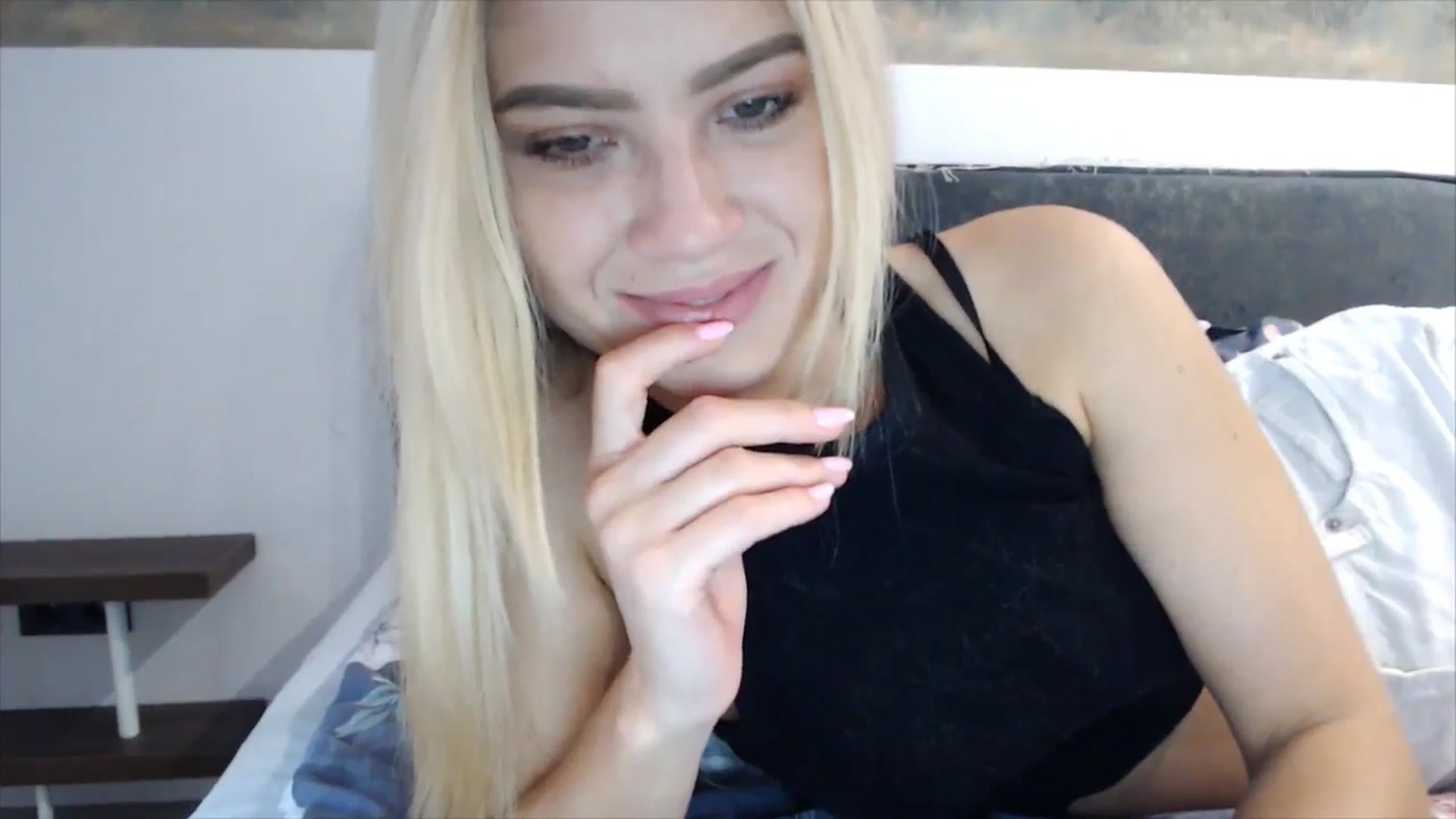 Gallery image thumbnail from fiancee's myfreecams stream on, 04/24/2025, 03:18 image 6 of 20