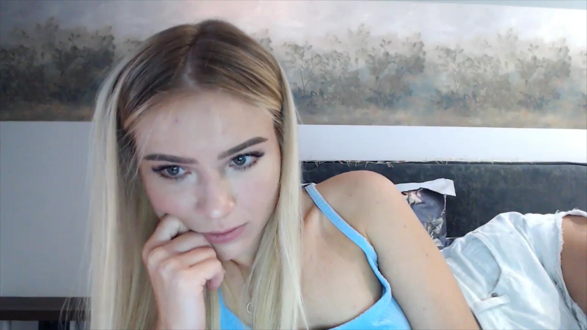 Gallery image thumbnail from fiancee's myfreecams stream on, 04/27/2025, 02:53 image 14 of 20