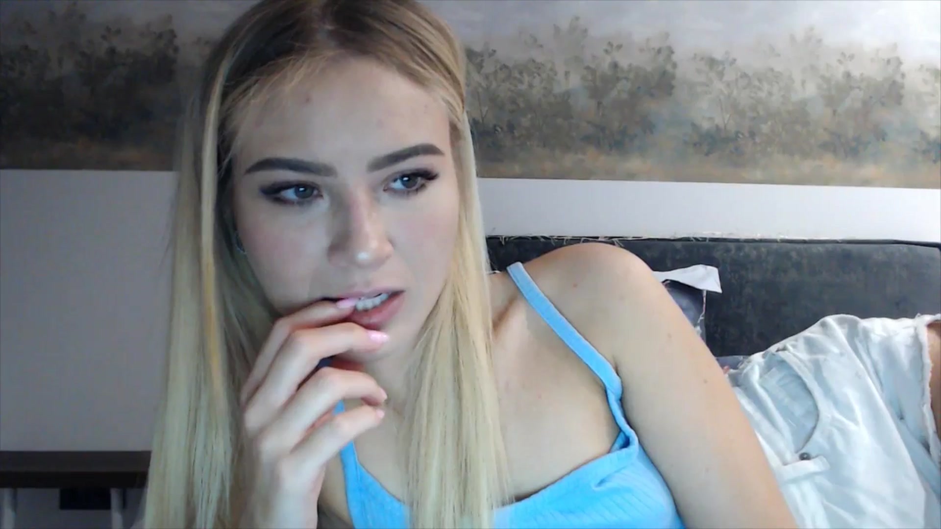 Gallery image thumbnail from fiancee's myfreecams stream on, 04/27/2025, 02:53 image 5 of 20