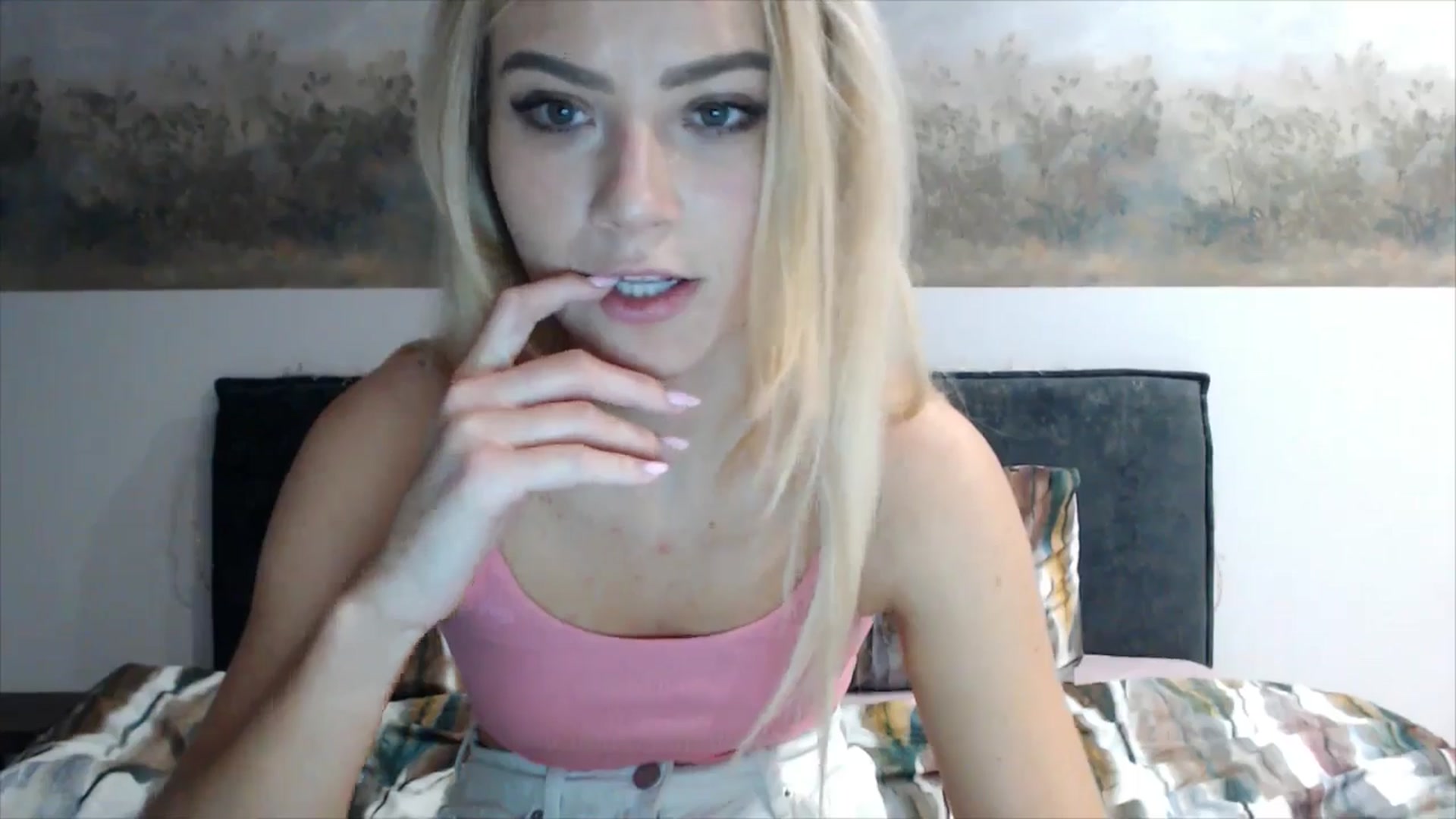Gallery image thumbnail from fiancee's myfreecams stream on, 04/29/2025, 02:15 image 3 of 20