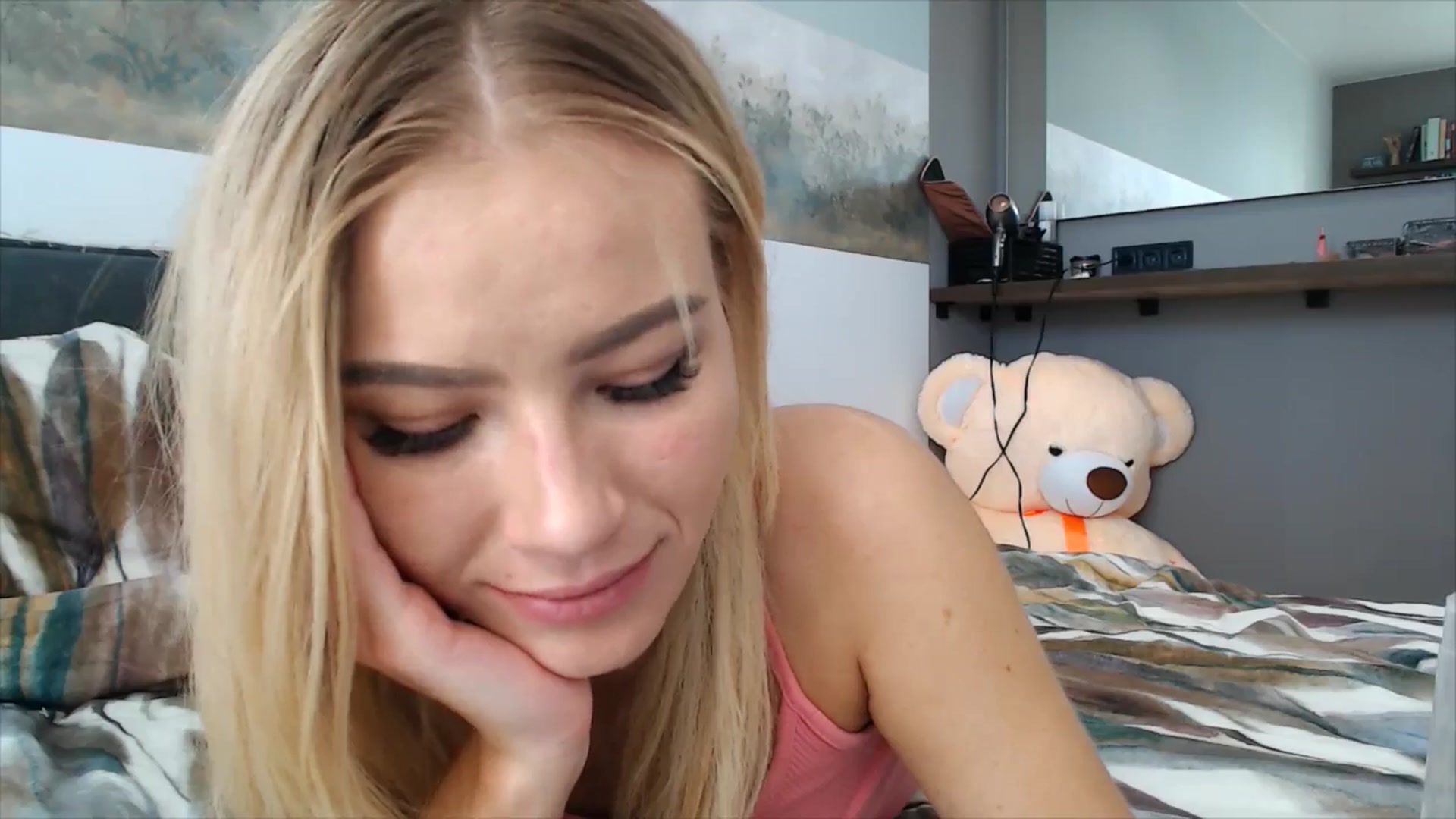 Gallery image thumbnail from fiancee's myfreecams stream on, 04/29/2025, 04:13 image 9 of 20