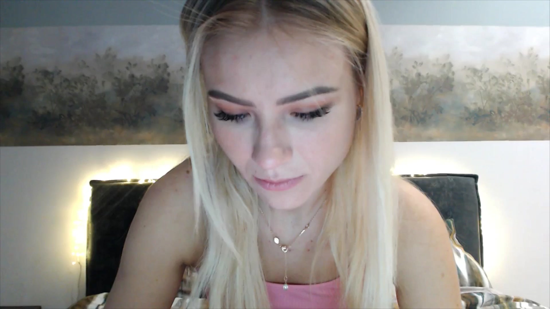 Gallery image thumbnail from fiancee's myfreecams stream on, 04/30/2025, 03:22 image 10 of 20