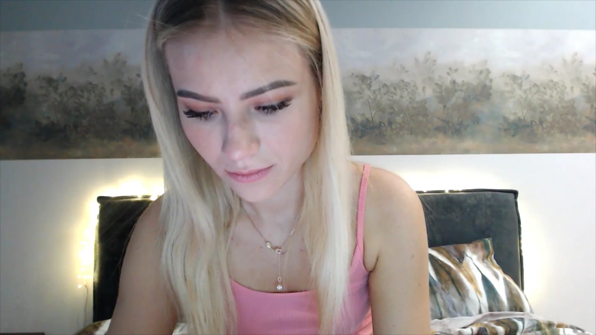Gallery image thumbnail from fiancee's myfreecams stream on, 04/30/2025, 03:22 image 14 of 20