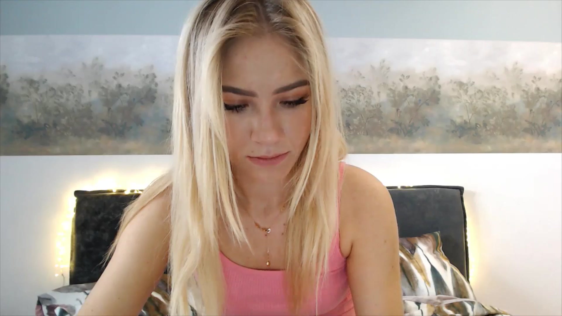 Gallery image thumbnail from fiancee's myfreecams stream on, 04/30/2025, 05:05 image 14 of 20