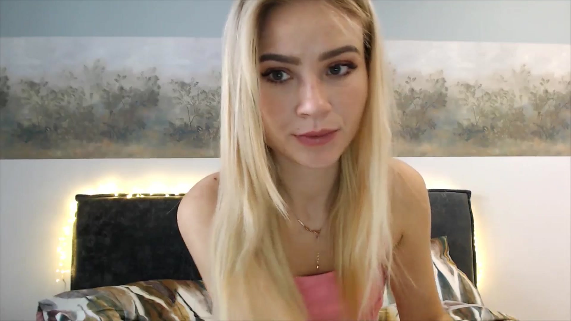 Gallery image thumbnail from fiancee's myfreecams stream on, 04/30/2025, 05:05 image 11 of 20