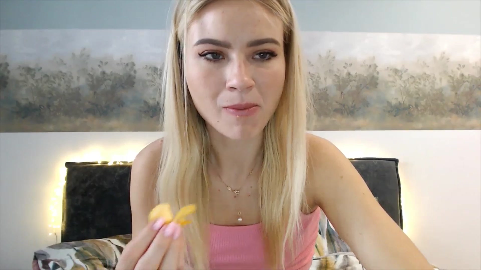 Gallery image thumbnail from fiancee's myfreecams stream on, 04/30/2025, 05:05 image 8 of 20