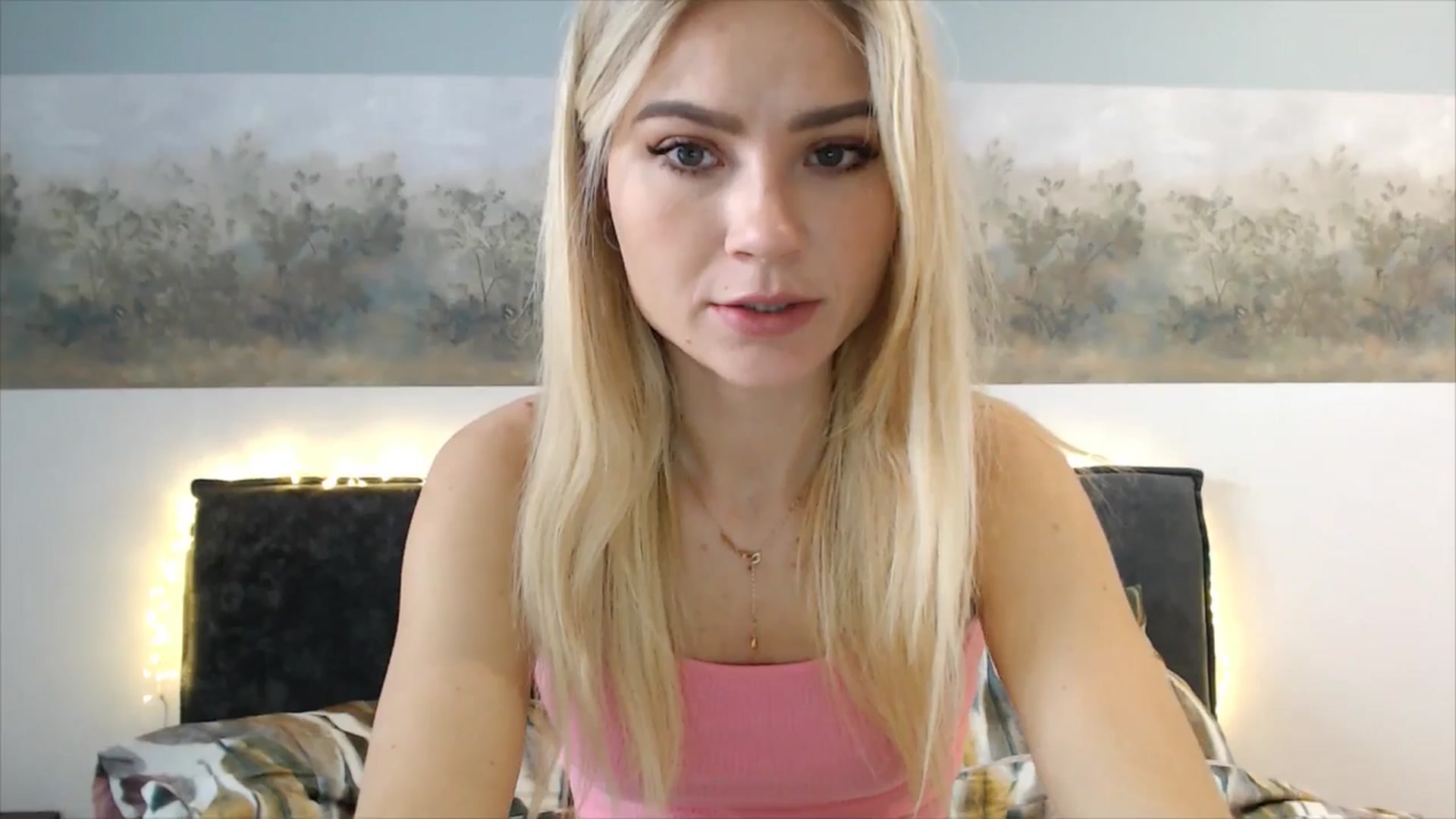 Gallery image thumbnail from fiancee's myfreecams stream on, 04/30/2025, 05:05 image 12 of 20