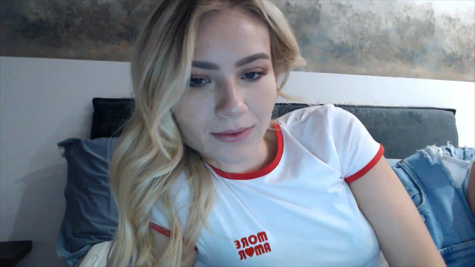 Gallery image thumbnail from fiancee's myfreecams stream on, 05/11/2025, 01:22 image 14 of 20